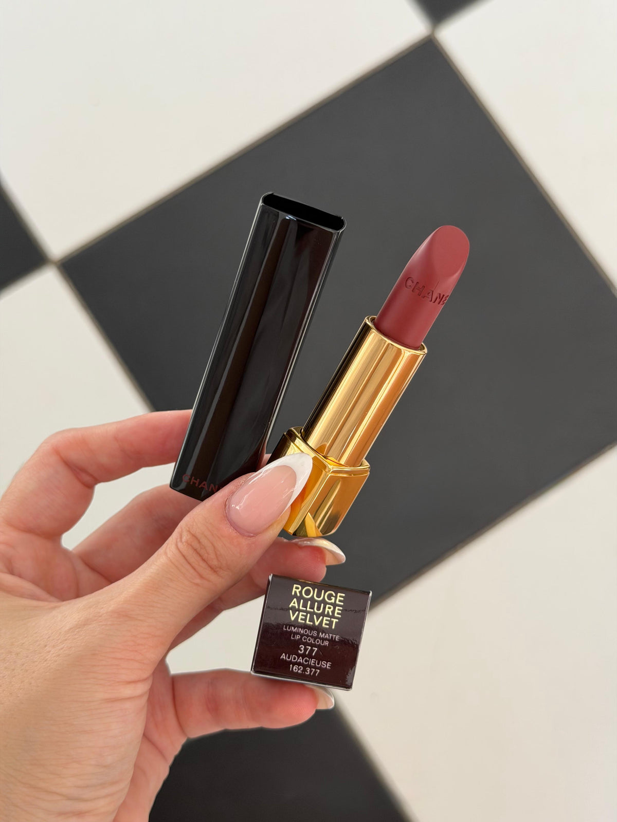 CHANEL Rouge Allure Velvet (377)
Luminous Matte Lipstick