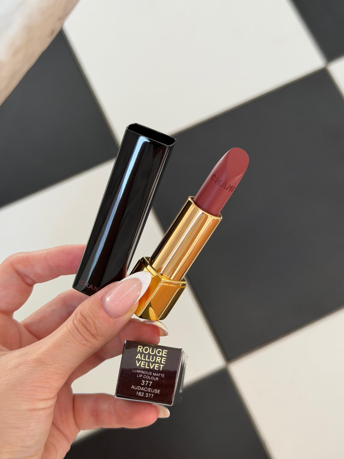 CHANEL Rouge Allure Velvet (377)
Luminous Matte Lipstick