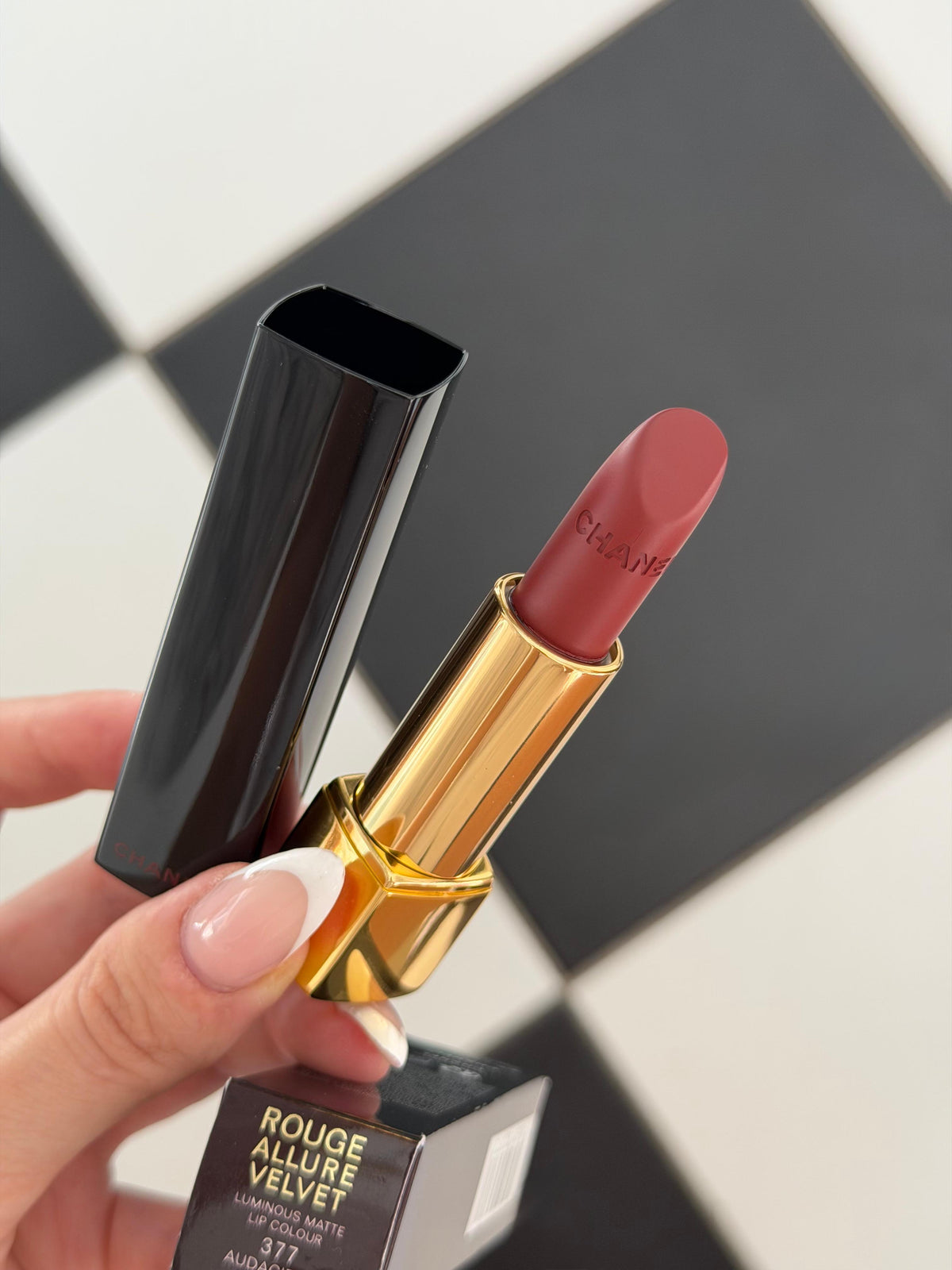 CHANEL Rouge Allure Velvet (377)
Luminous Matte Lipstick