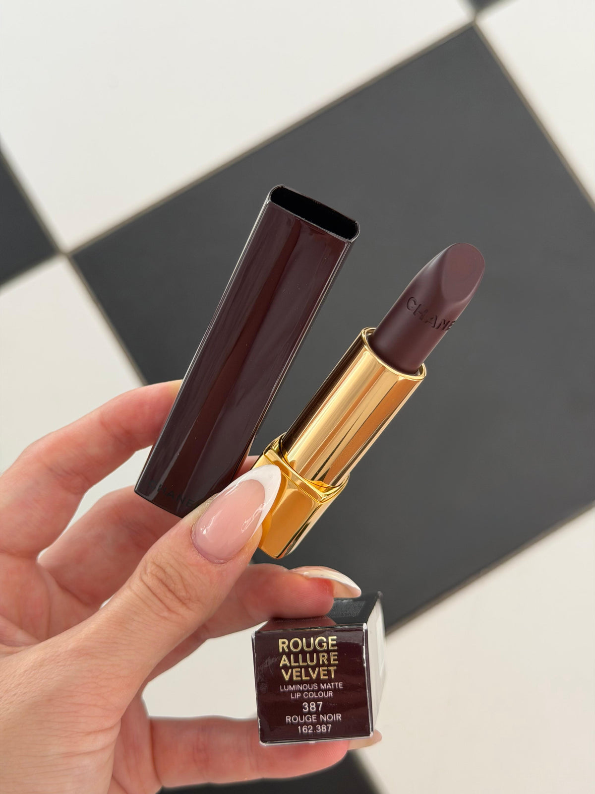 CHANEL Rouge Allure Velvet (387)
Luminous Matte Lipstick