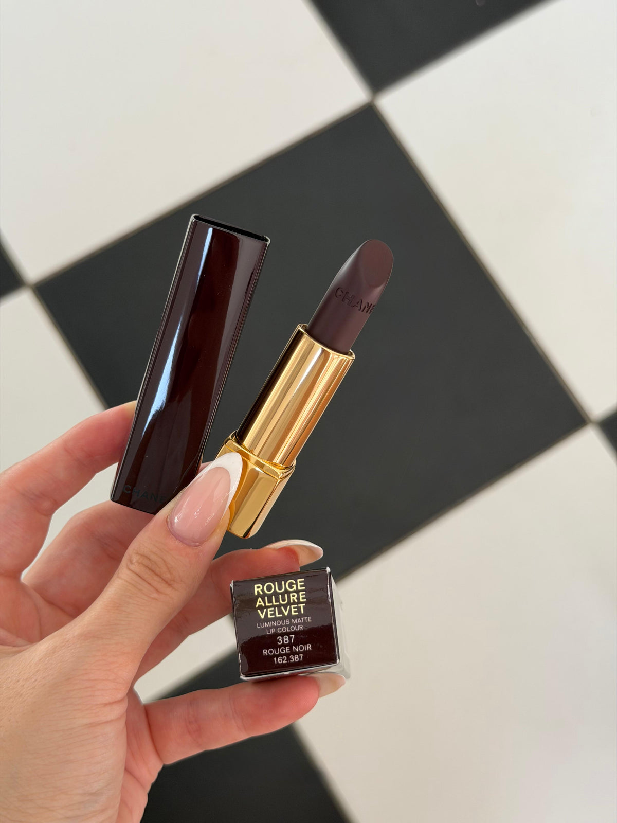 CHANEL Rouge Allure Velvet (387)
Luminous Matte Lipstick