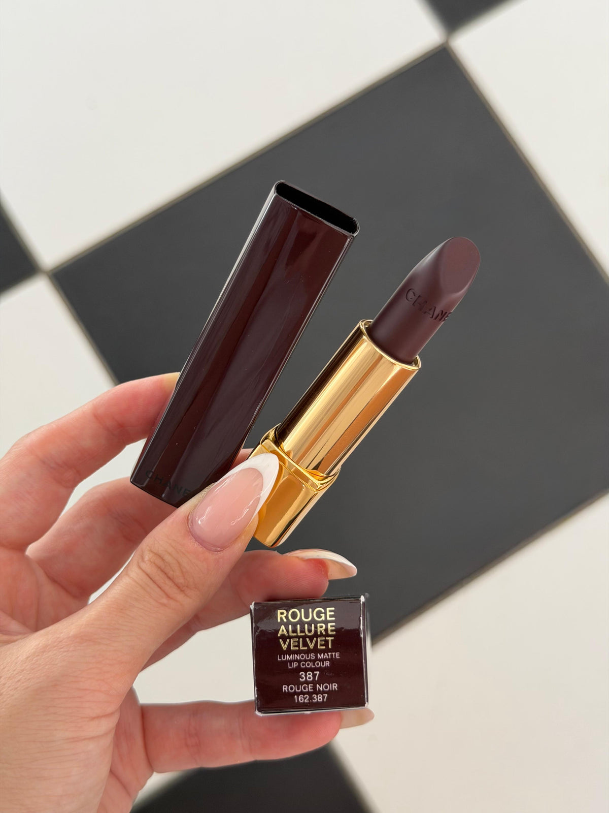 CHANEL Rouge Allure Velvet (387)
Luminous Matte Lipstick