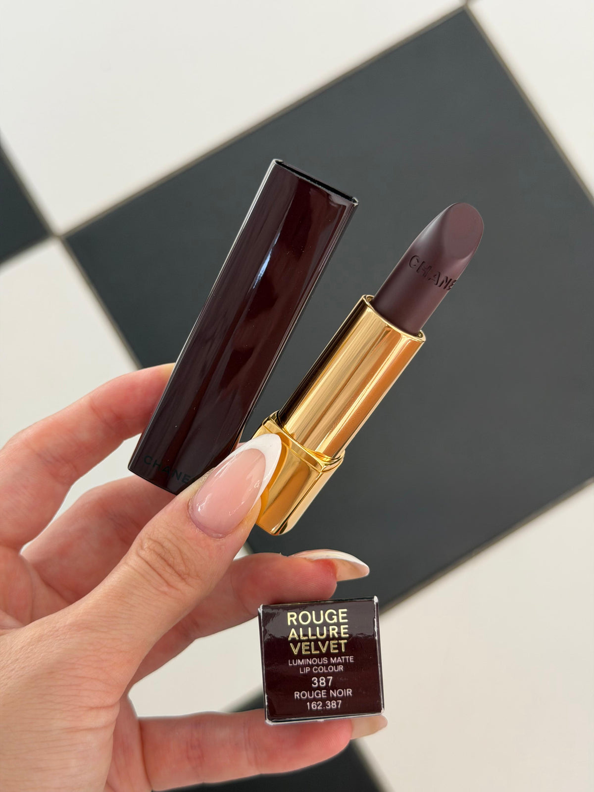 CHANEL Rouge Allure Velvet (387)
Luminous Matte Lipstick