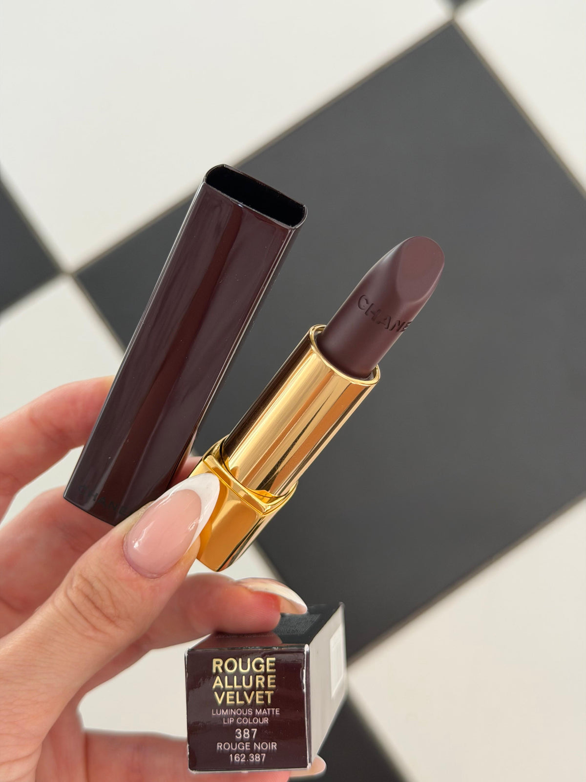 CHANEL Rouge Allure Velvet (387)
Luminous Matte Lipstick