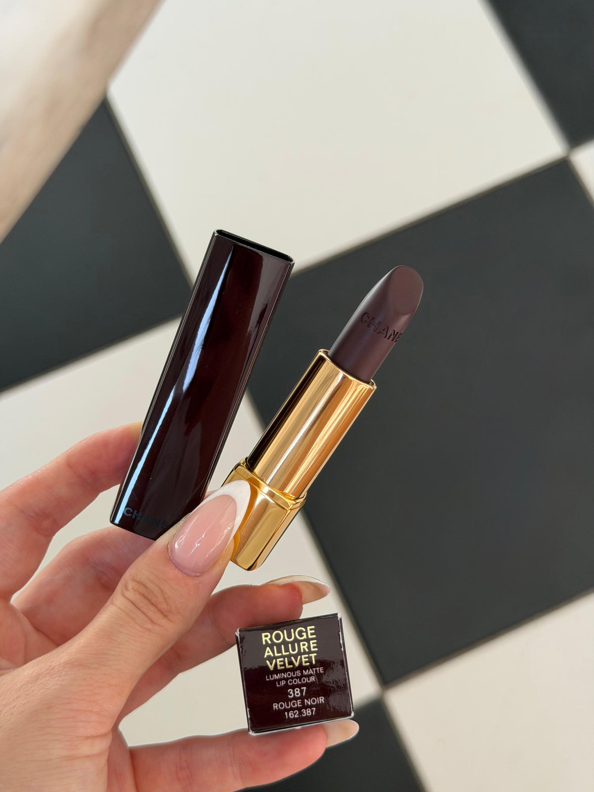 CHANEL Rouge Allure Velvet (387)
Luminous Matte Lipstick