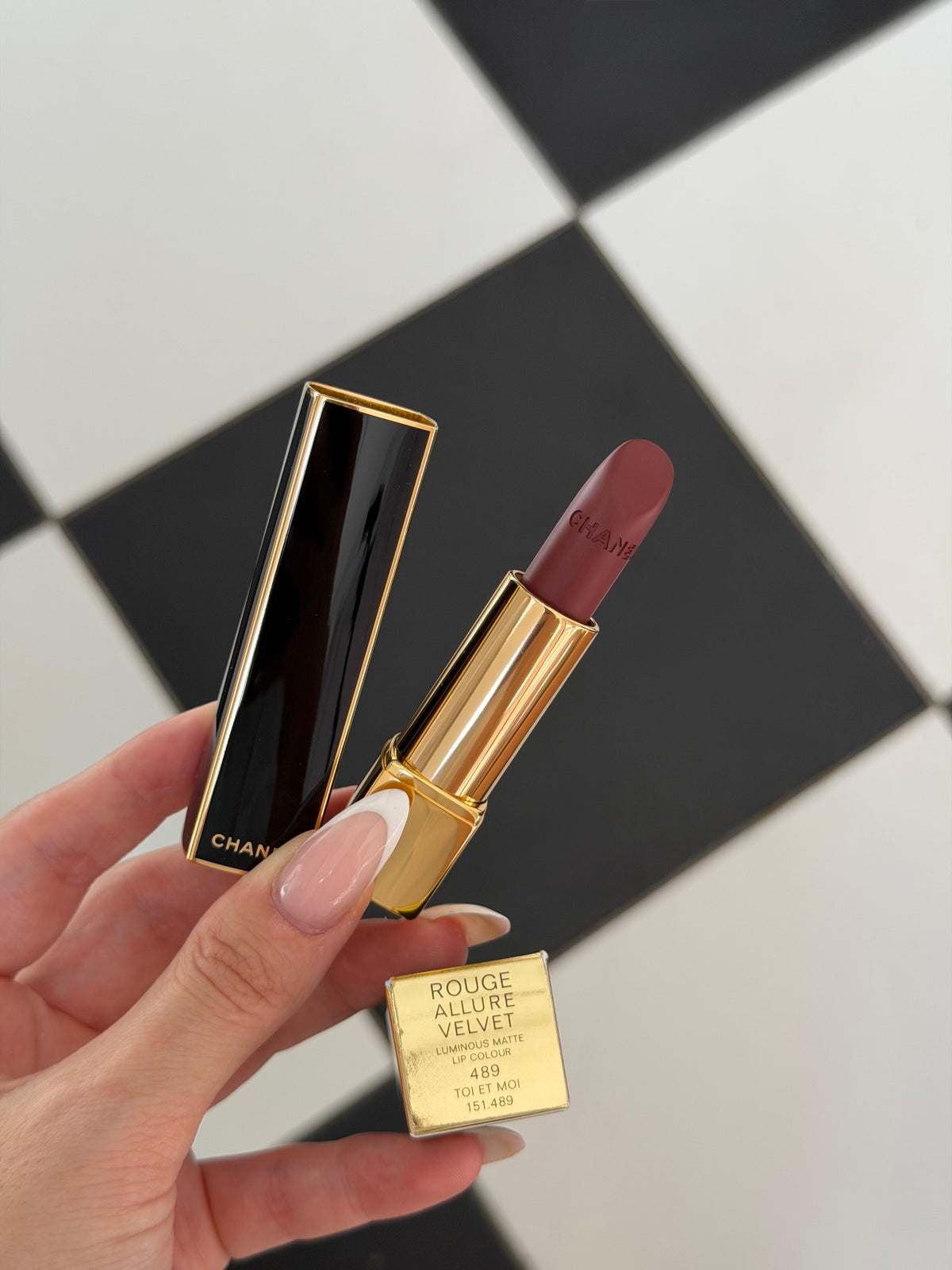 CHANEL Rouge Allure Velvet (489)
Luminous Matte Lipstick - Limited Edition