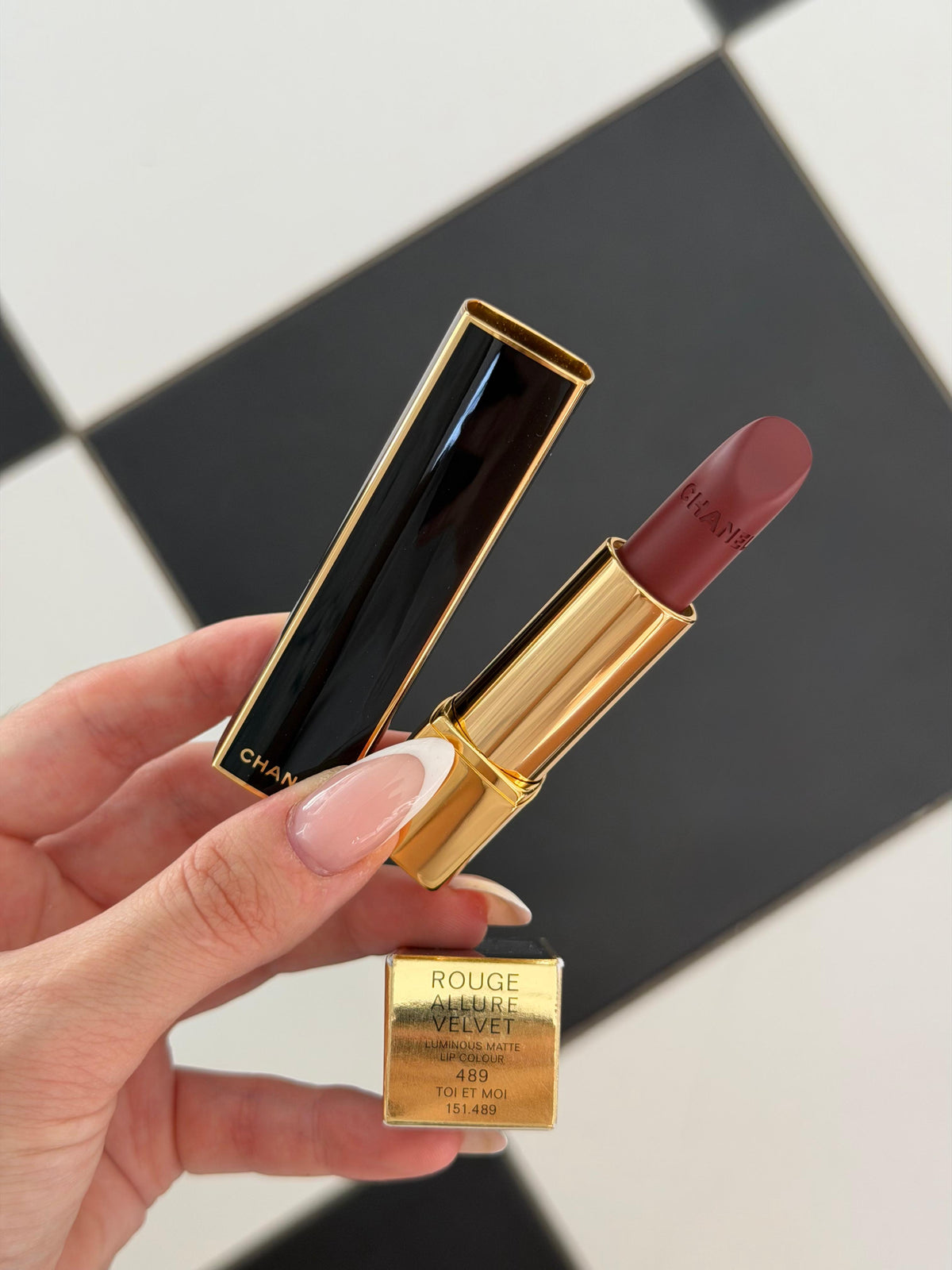 CHANEL Rouge Allure Velvet (489)
Luminous Matte Lipstick - Limited Edition