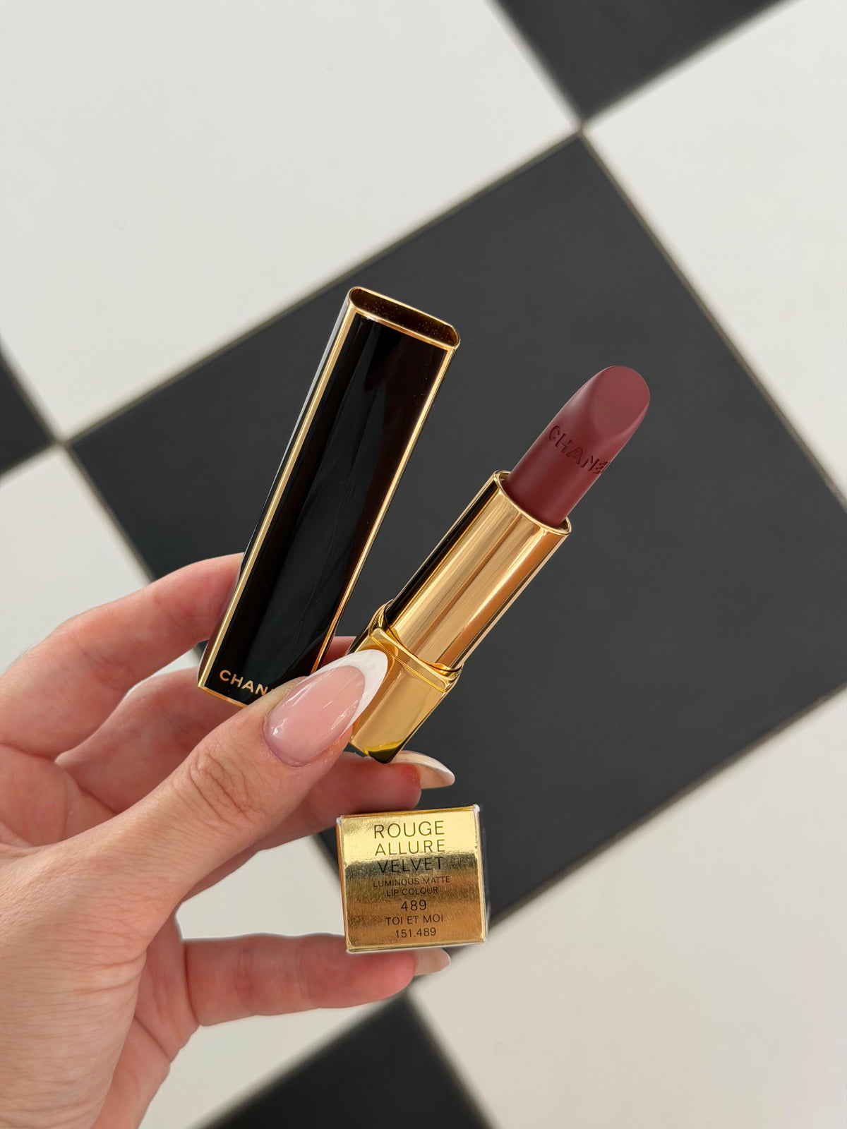 CHANEL Rouge Allure Velvet (489)
Luminous Matte Lipstick - Limited Edition