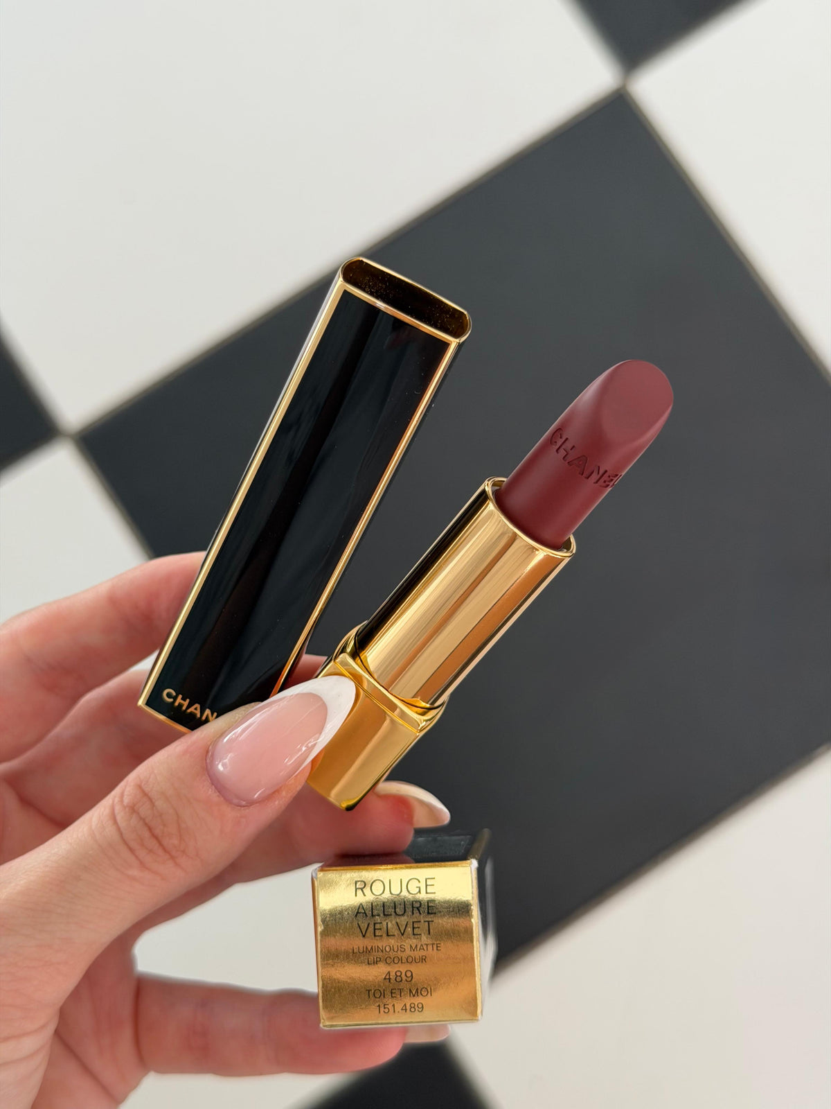 CHANEL Rouge Allure Velvet (489)
Luminous Matte Lipstick - Limited Edition