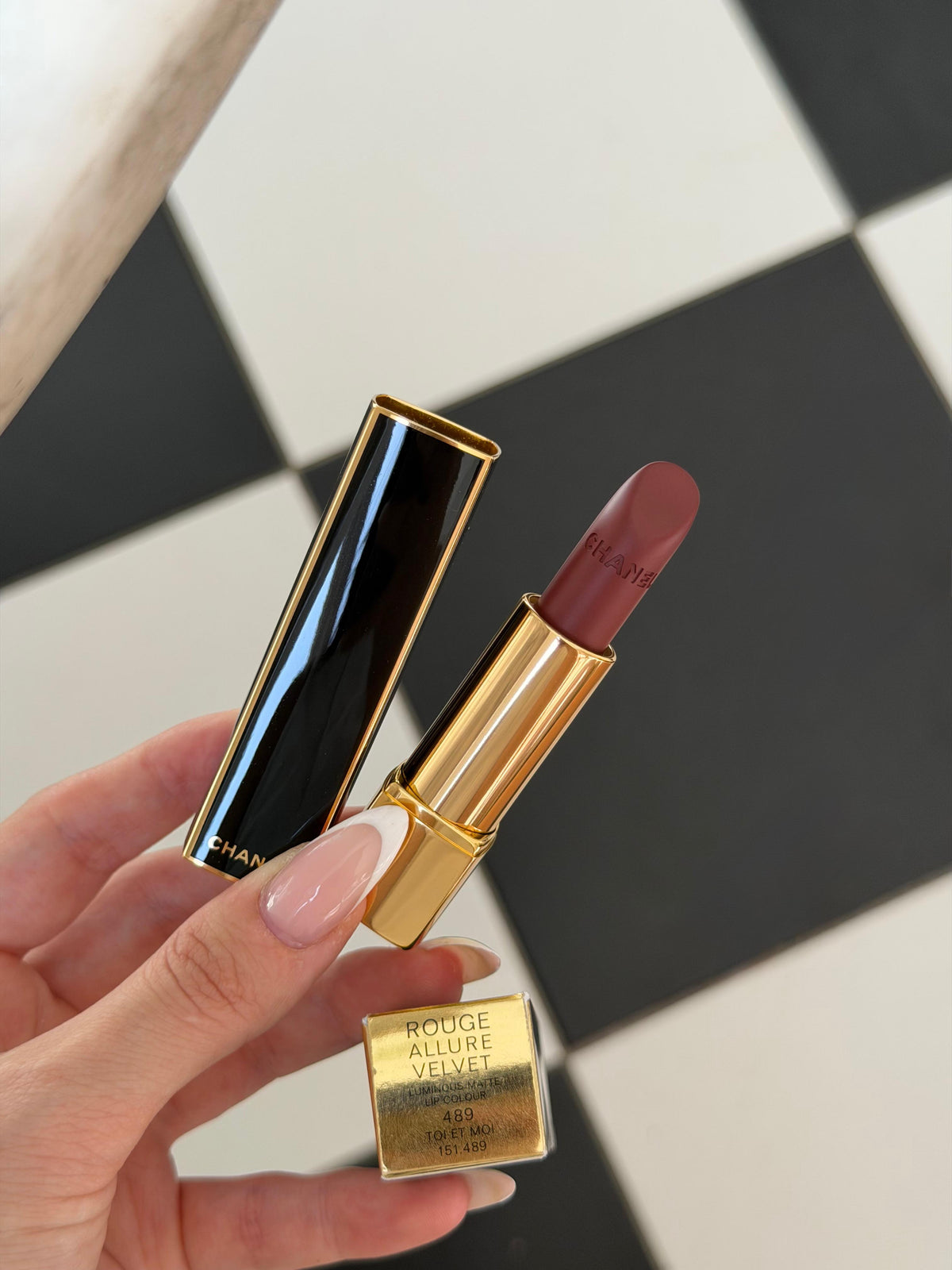 CHANEL Rouge Allure Velvet (489)
Luminous Matte Lipstick - Limited Edition
