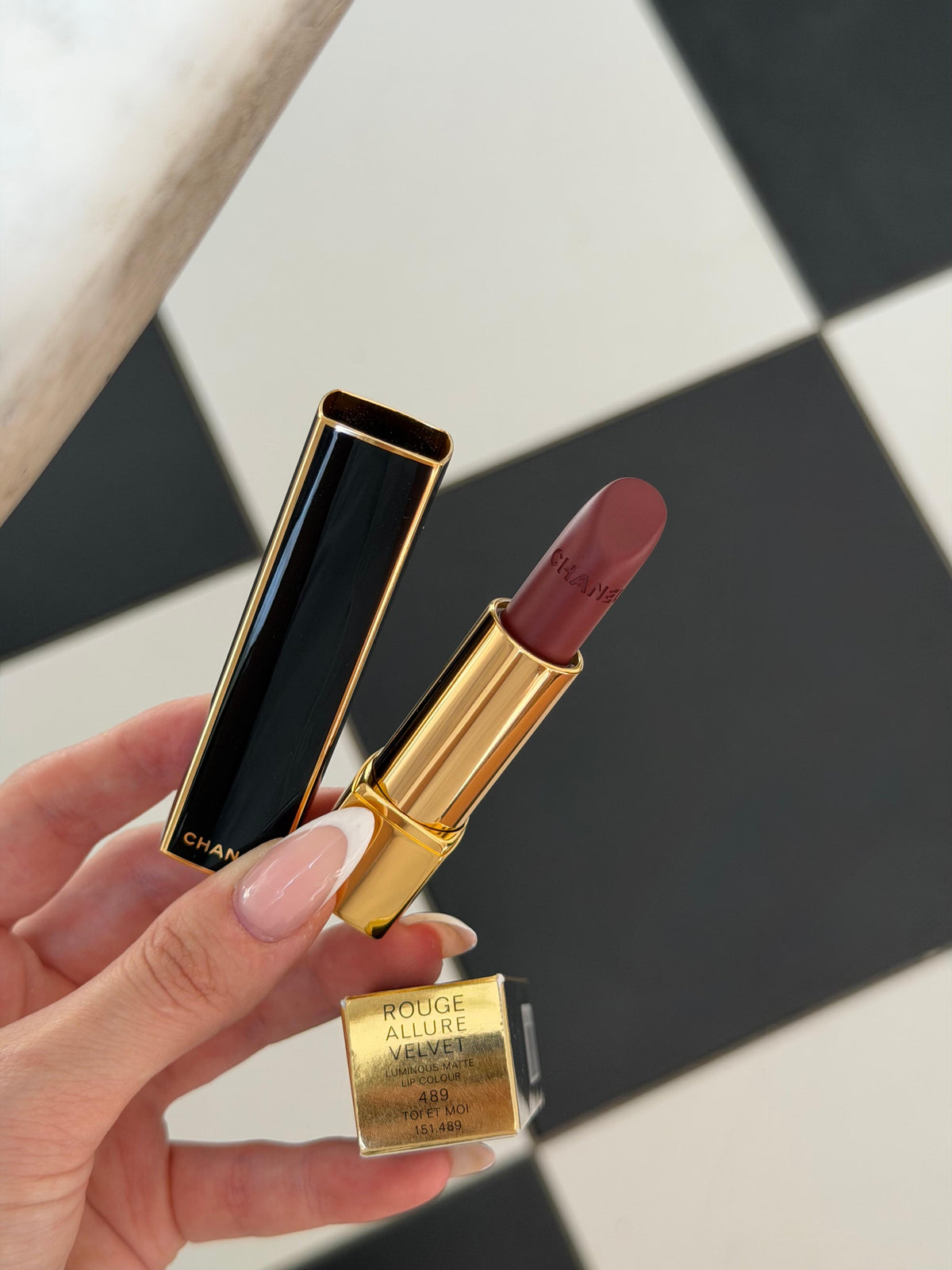 CHANEL Rouge Allure Velvet (489)
Luminous Matte Lipstick - Limited Edition