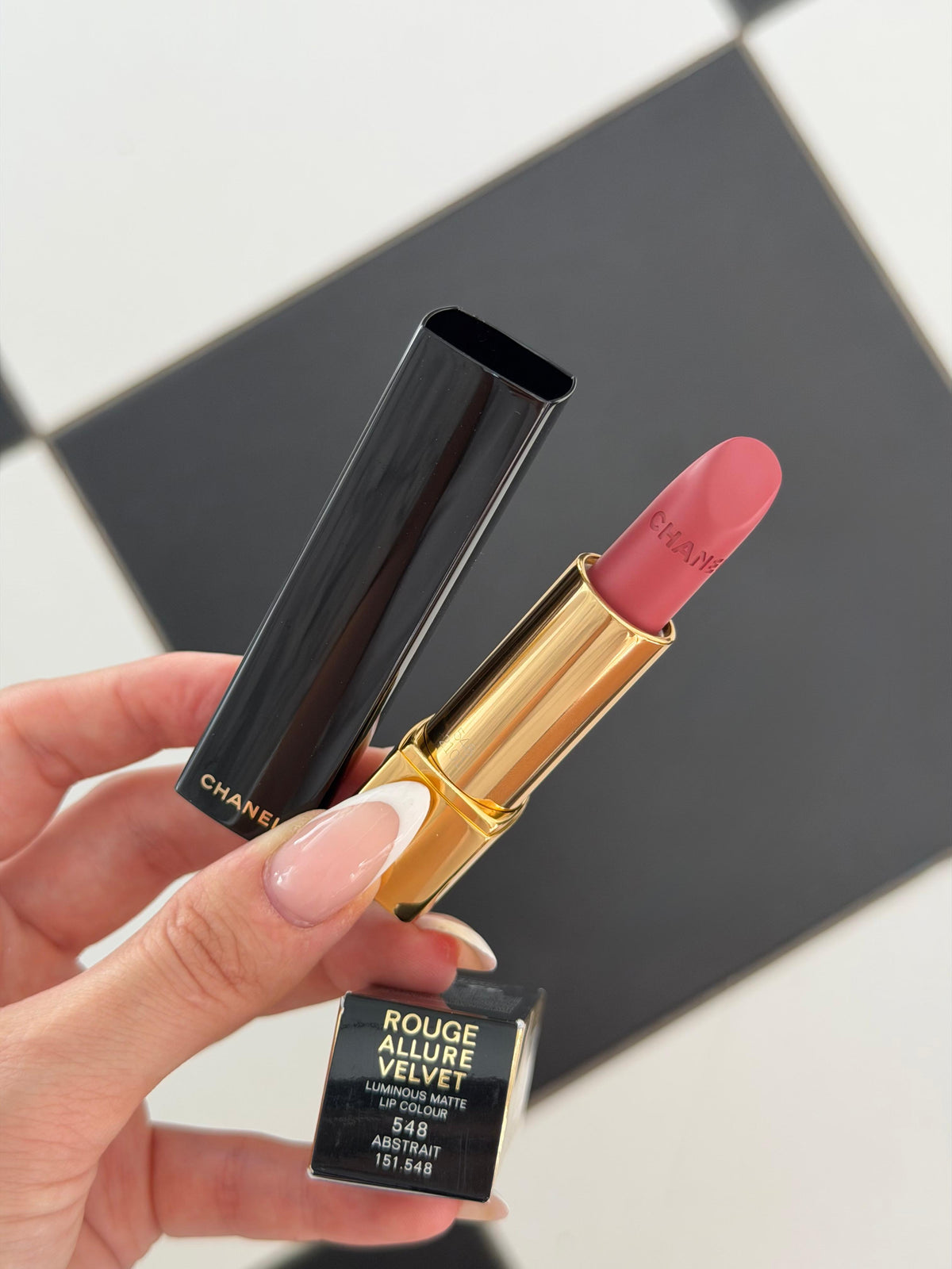 CHANEL Rouge Allure Velvet (548)
Luminous Matte Lipstick