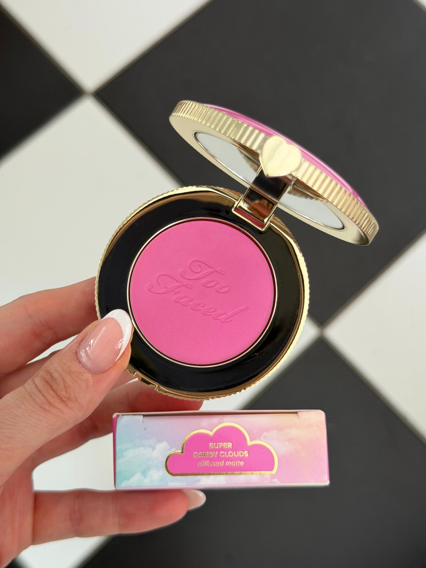 TOO FACED Cloud Crush Blush - Super Candy Clouds
Velvety Second-Skin Powder Formula