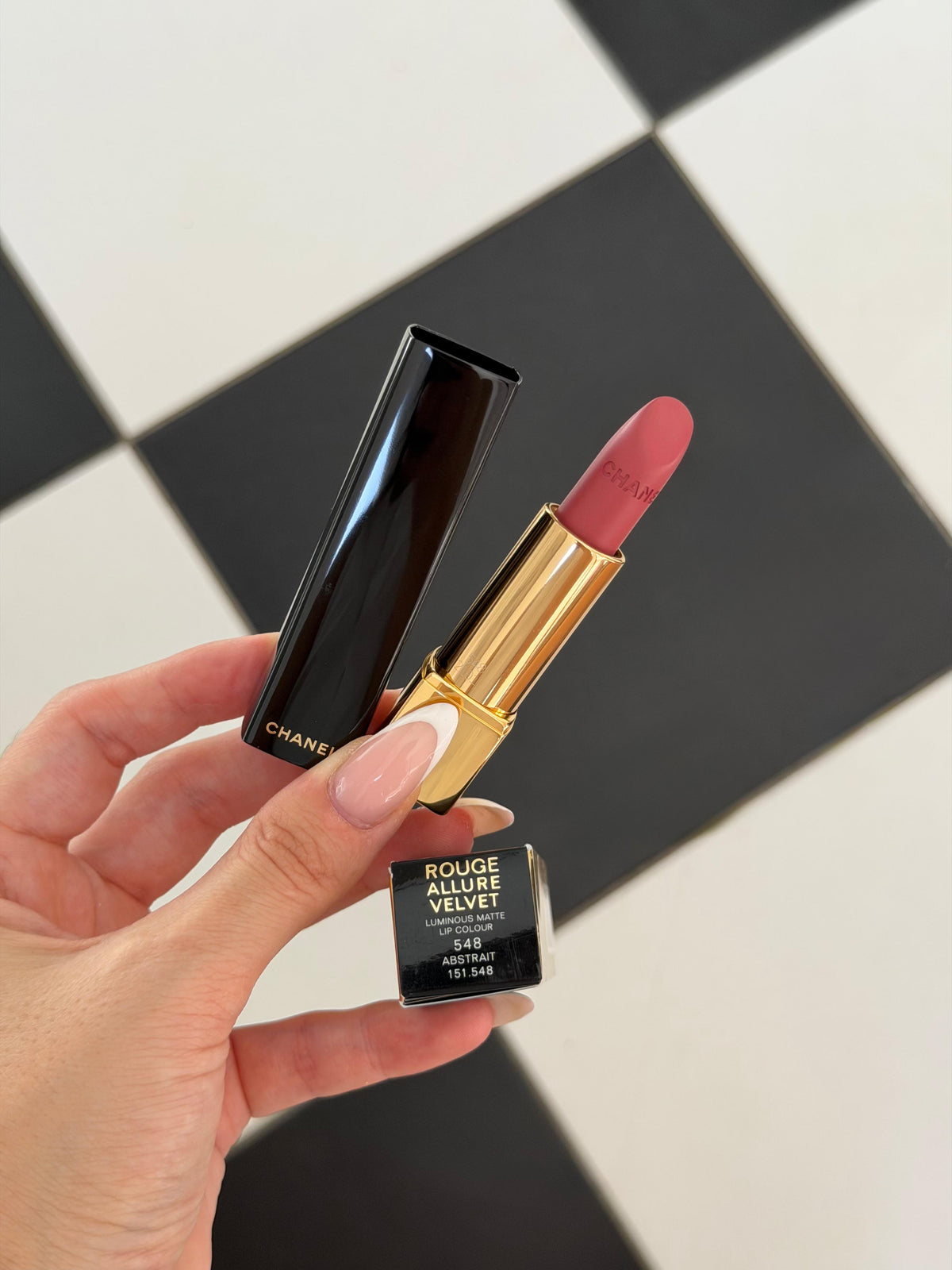 CHANEL Rouge Allure Velvet (548)
Luminous Matte Lipstick