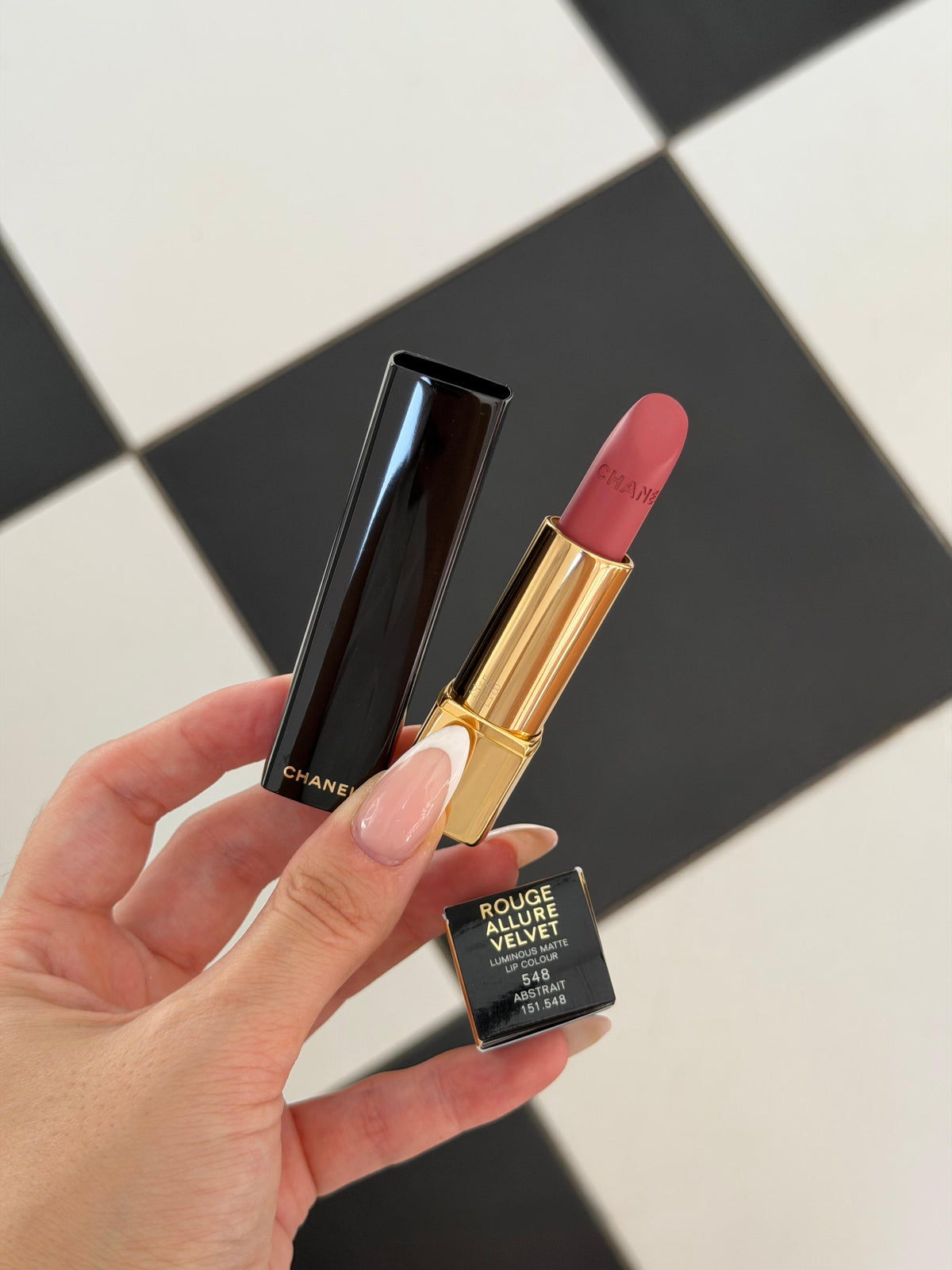 CHANEL Rouge Allure Velvet (548)
Luminous Matte Lipstick