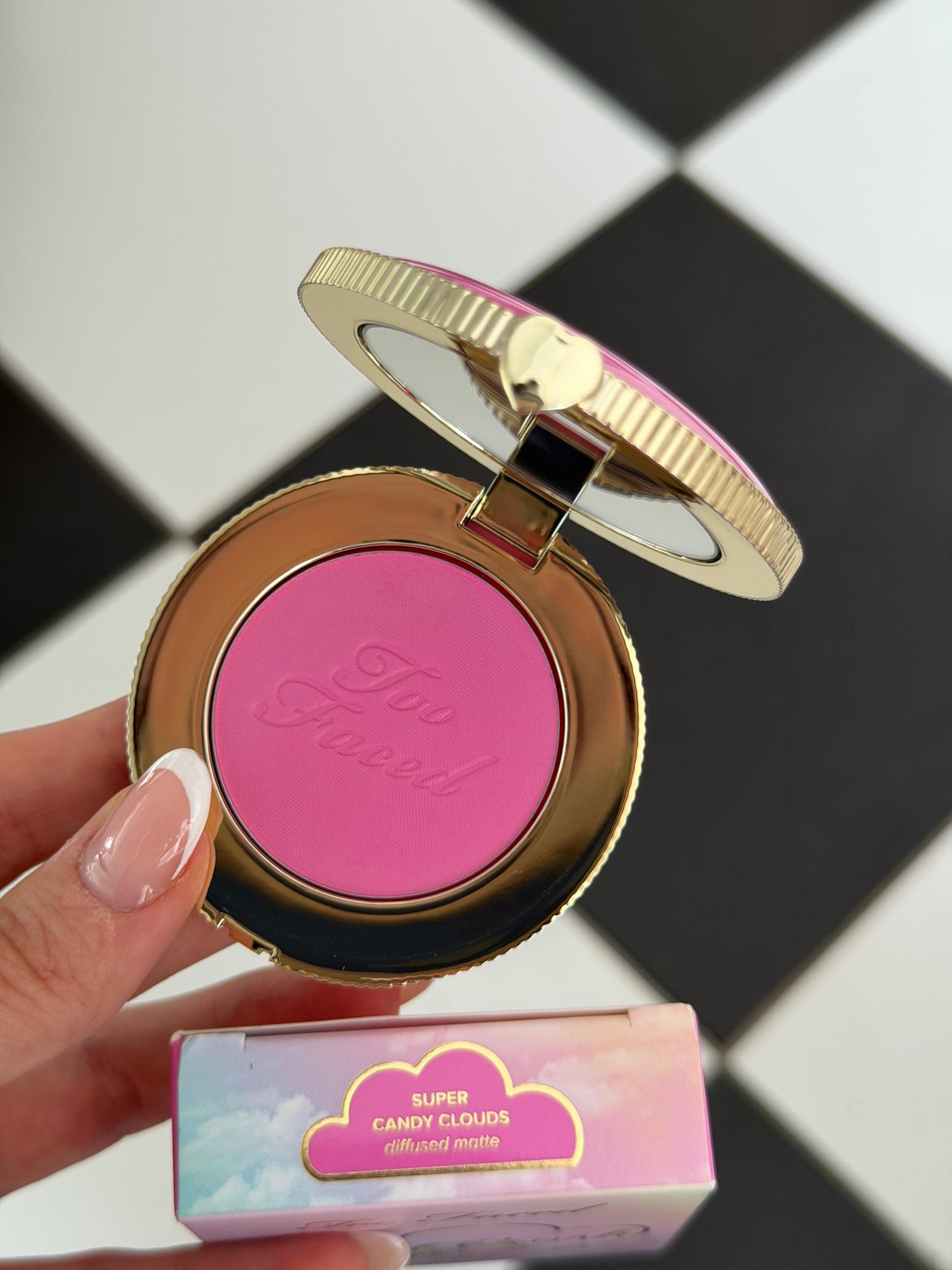 TOO FACED Cloud Crush Blush - Super Candy Clouds
Velvety Second-Skin Powder Formula