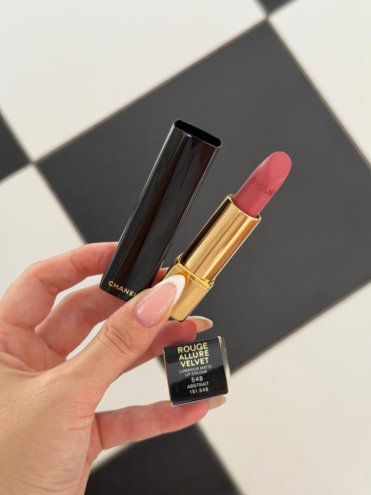 CHANEL Rouge Allure Velvet (548)
Luminous Matte Lipstick