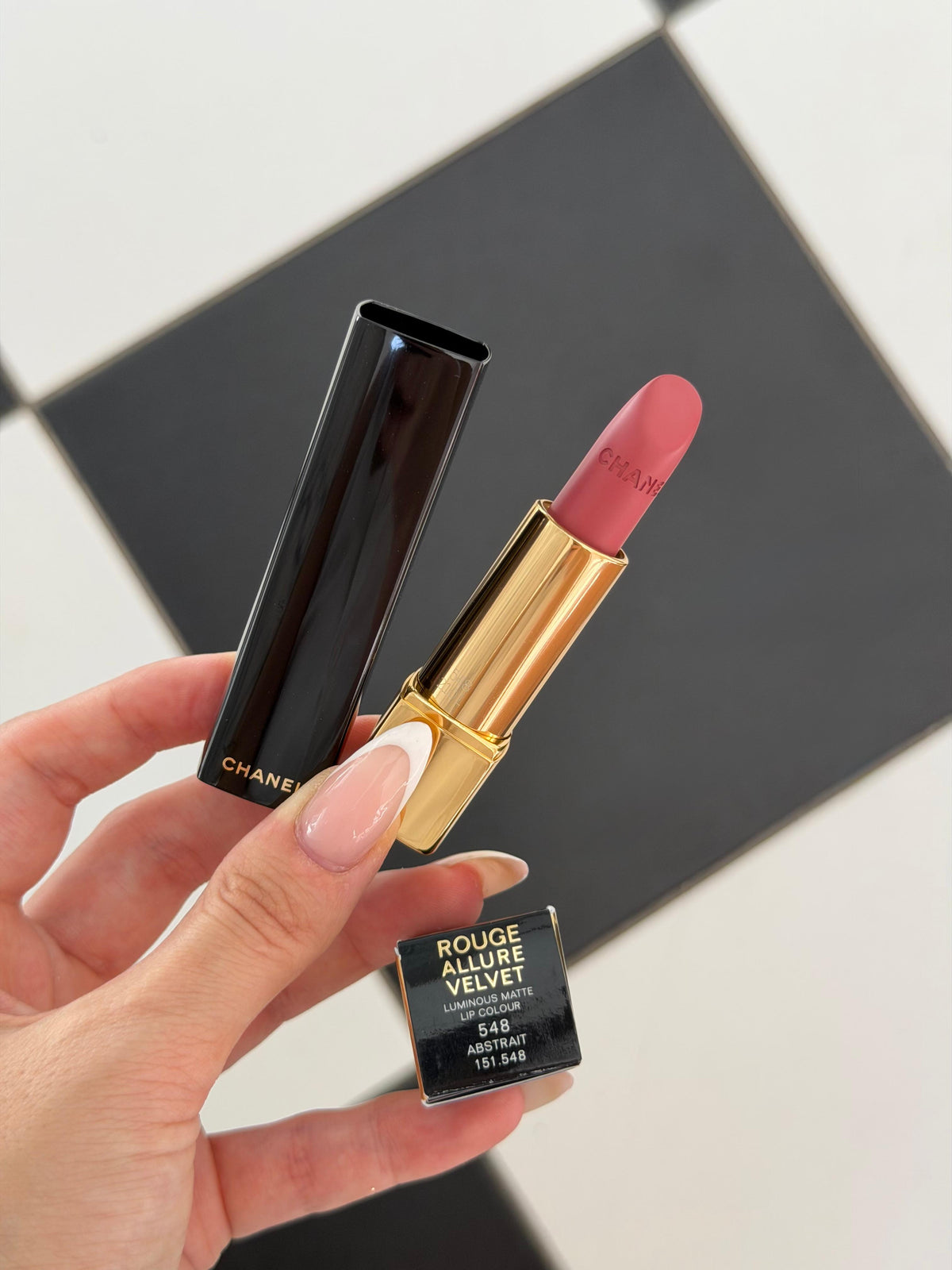 CHANEL Rouge Allure Velvet (548)
Luminous Matte Lipstick