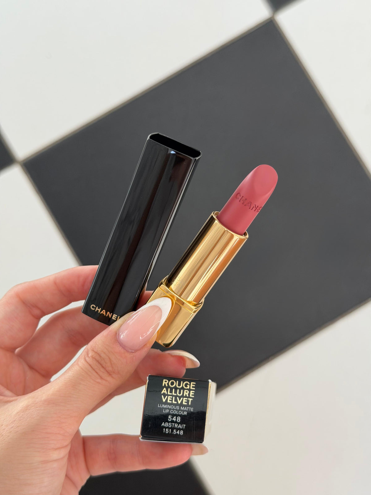 CHANEL Rouge Allure Velvet (548)
Luminous Matte Lipstick