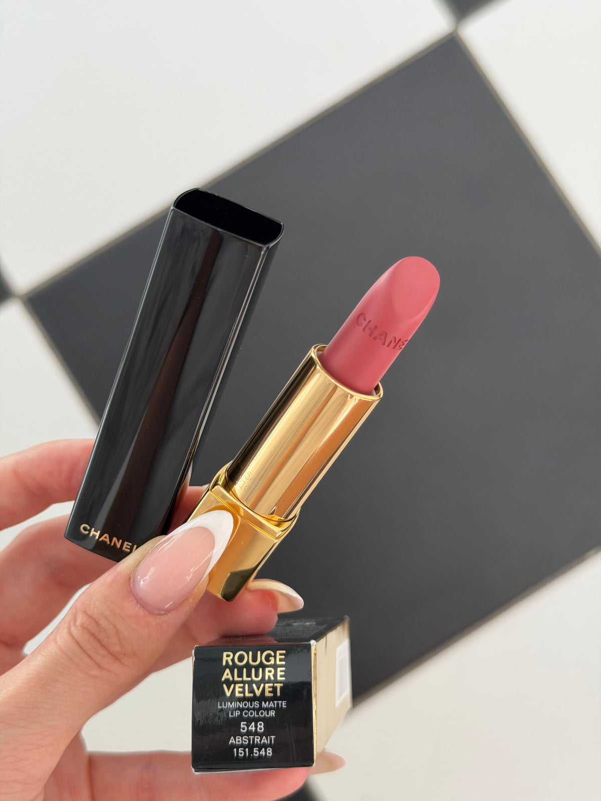CHANEL Rouge Allure Velvet (548)
Luminous Matte Lipstick