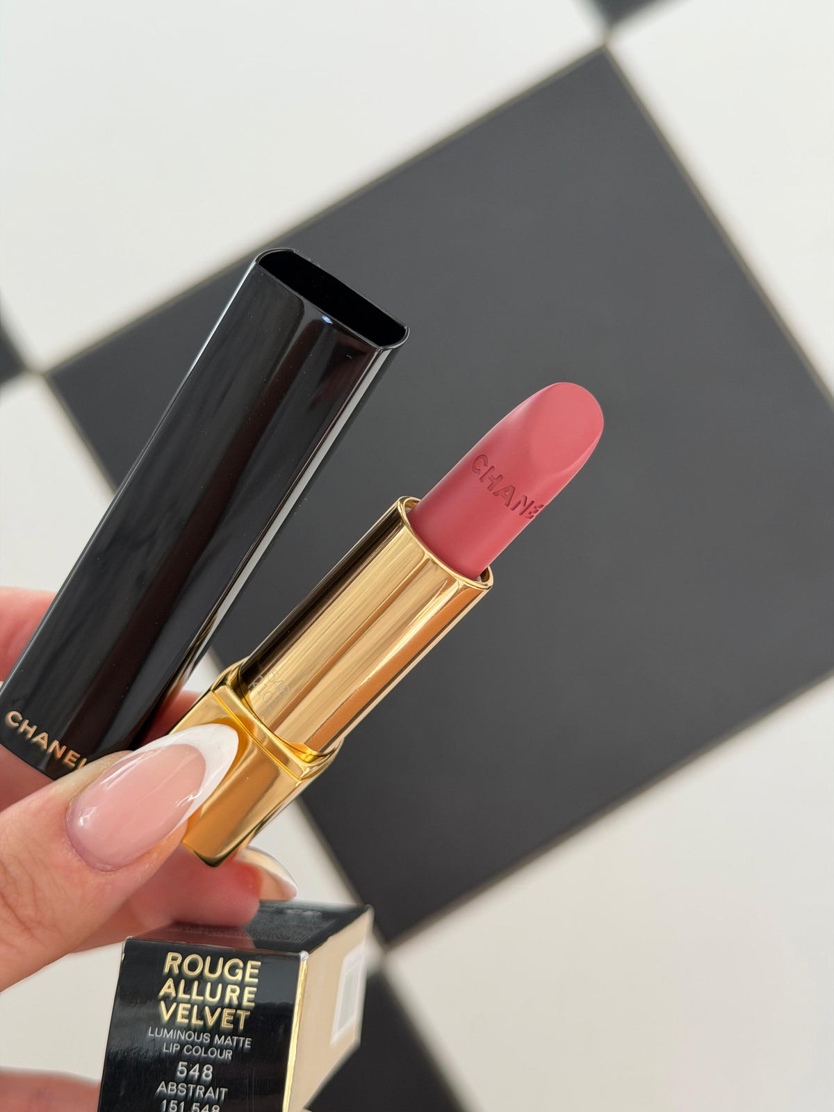 CHANEL Rouge Allure Velvet (548)
Luminous Matte Lipstick