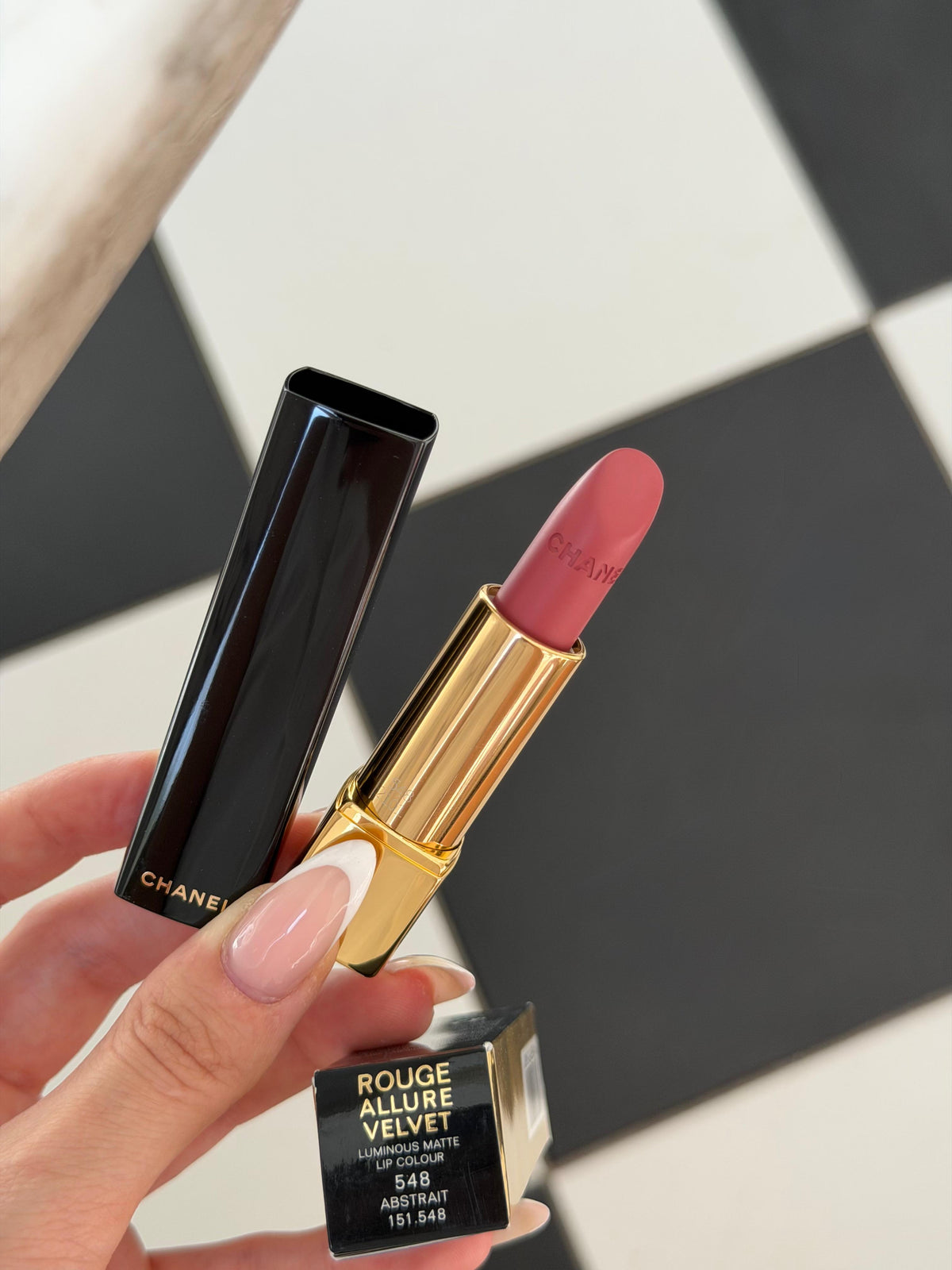 CHANEL Rouge Allure Velvet (548)
Luminous Matte Lipstick