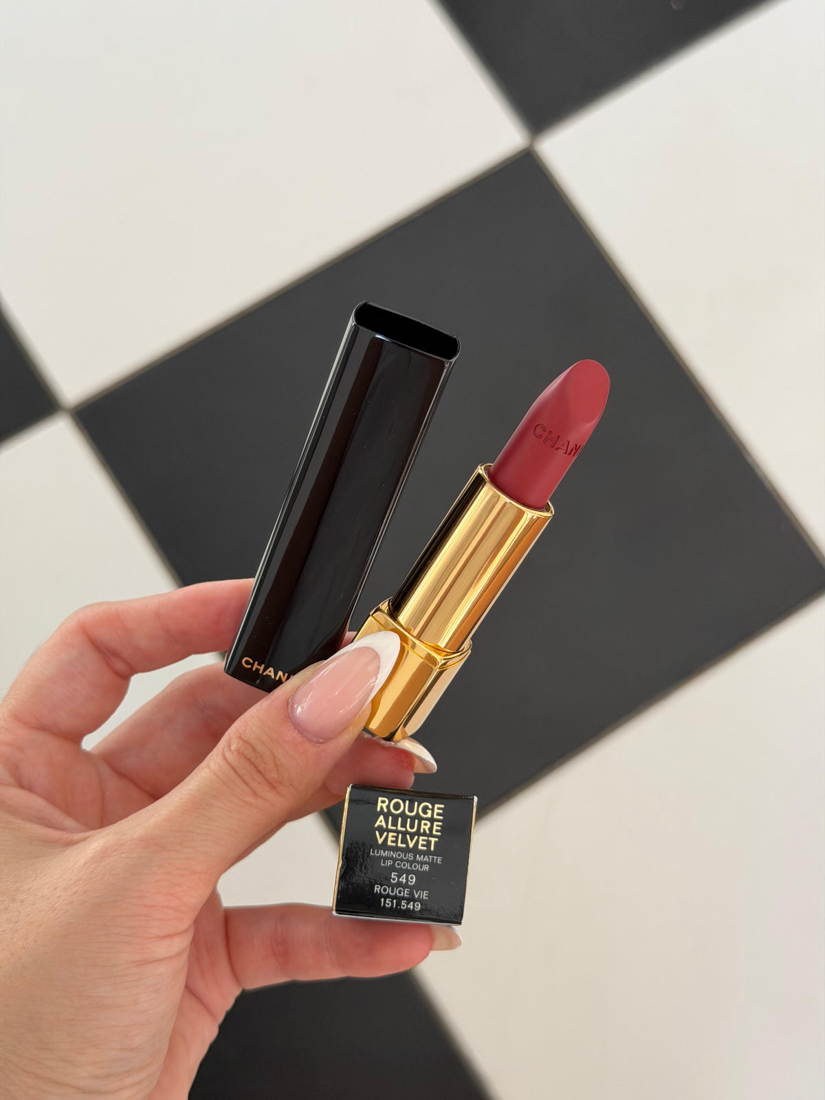 CHANEL Rouge Allure Velvet (549)
Luminous Matte Lipstick