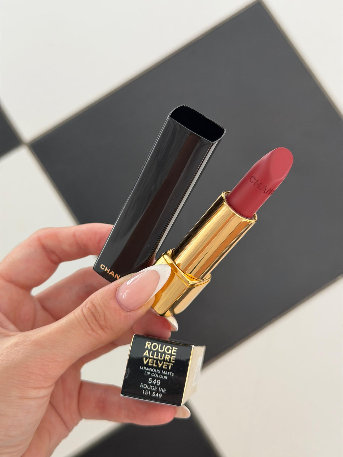 CHANEL Rouge Allure Velvet (549)
Luminous Matte Lipstick