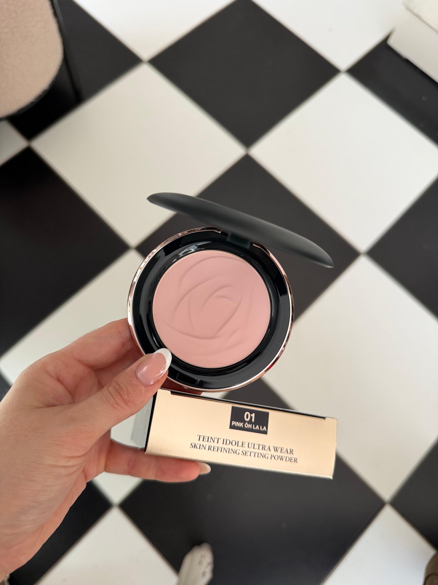 LANCÔME Teint Idole Ultra Wear Skin Refining Setting Powder (01)
All-Day Setting & Pore-Blurring