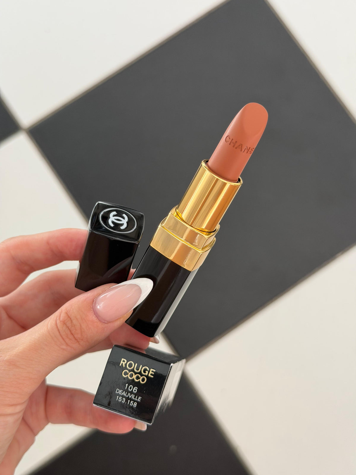 CHANEL Rouge Coco (106)
Ultra Hydrating Lipstick