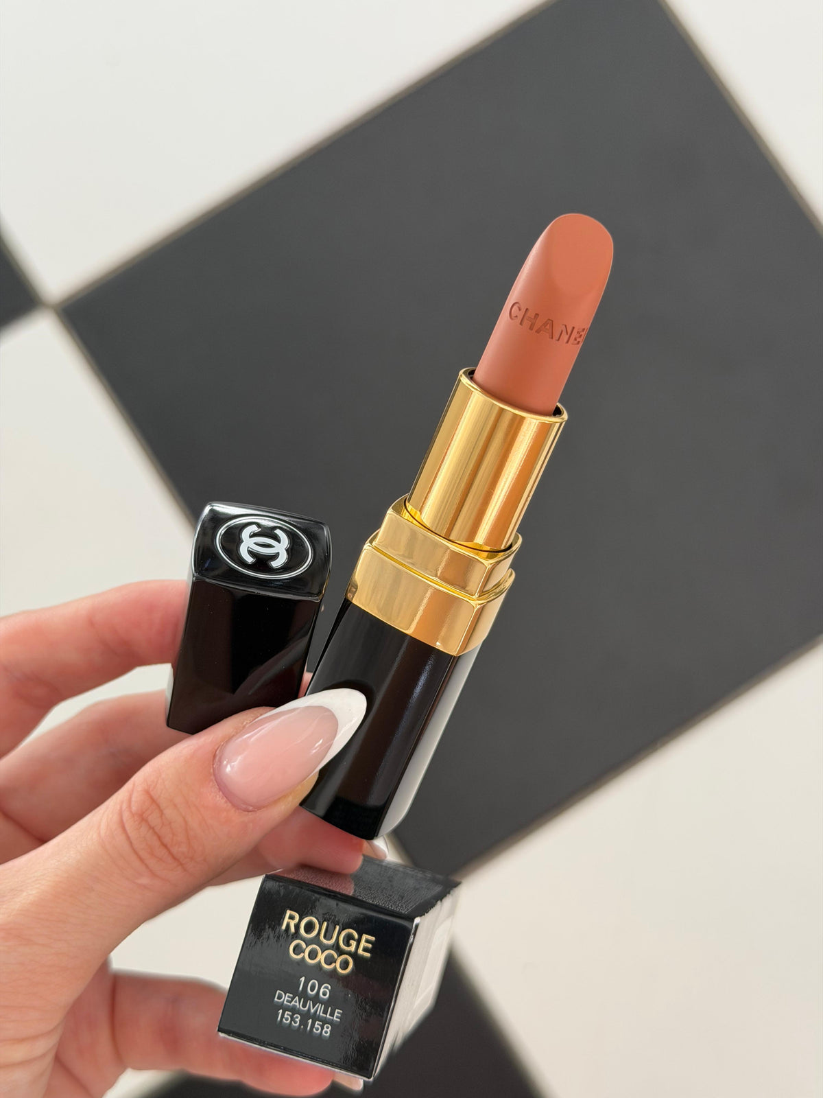 CHANEL Rouge Coco (106)
Ultra Hydrating Lipstick