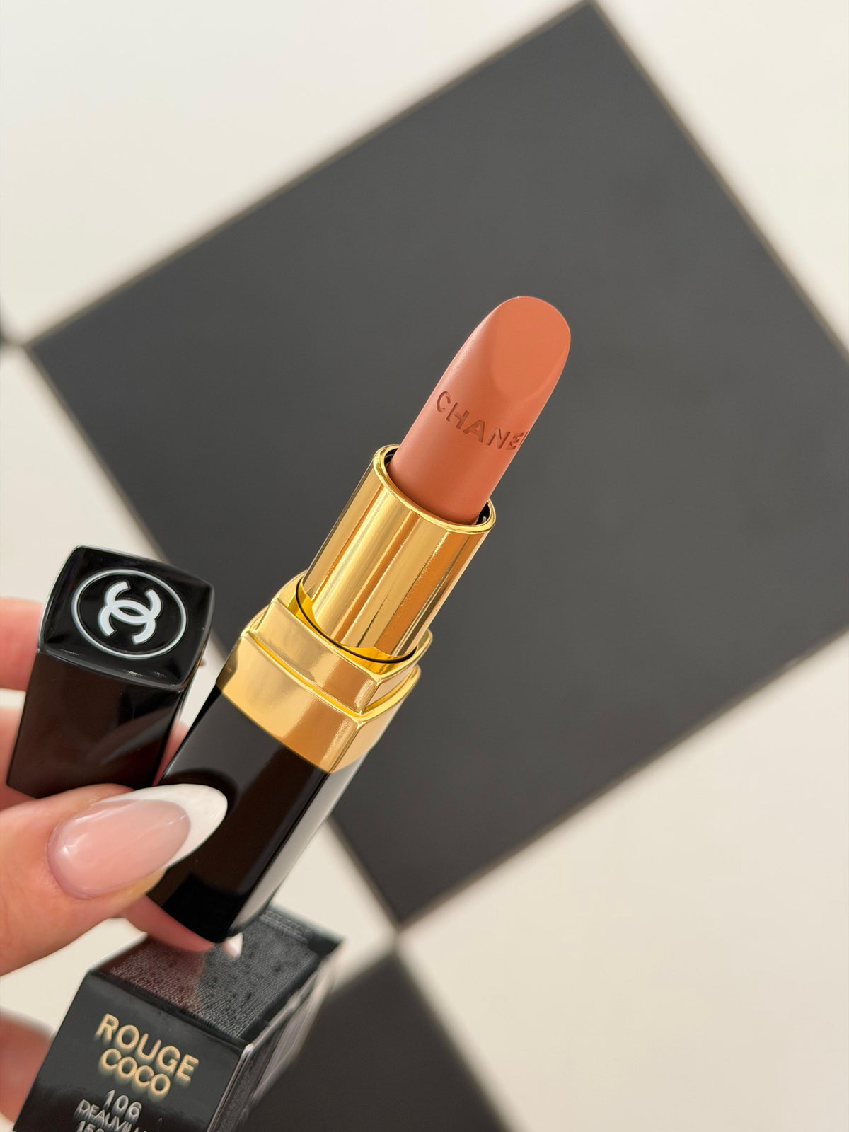 CHANEL Rouge Coco (106)
Ultra Hydrating Lipstick