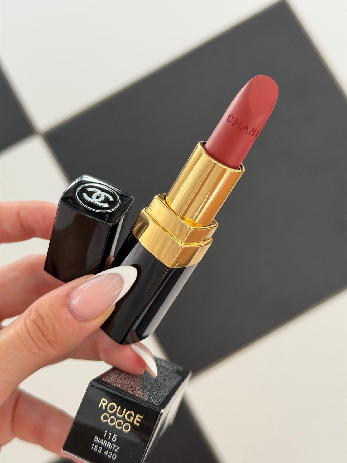 CHANEL Rouge Coco (115)
Ultra Hydrating Lipstick