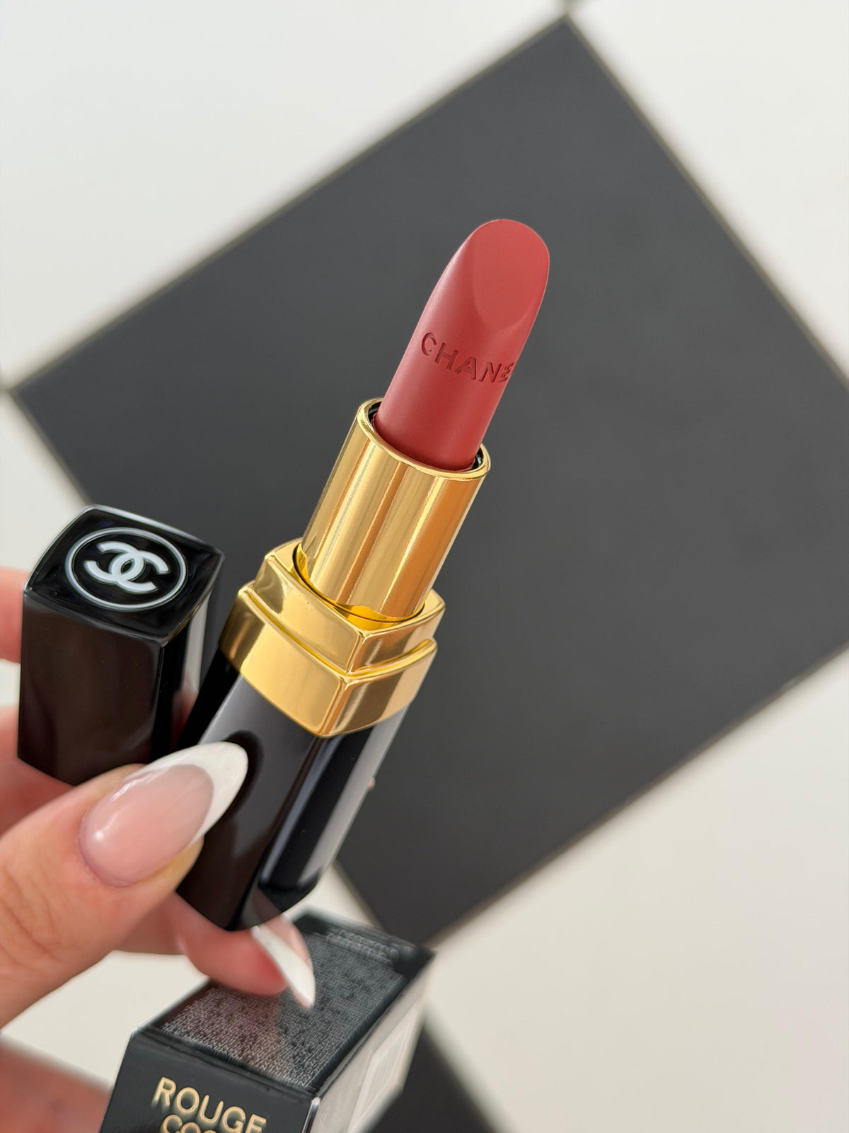 CHANEL Rouge Coco (115)
Ultra Hydrating Lipstick