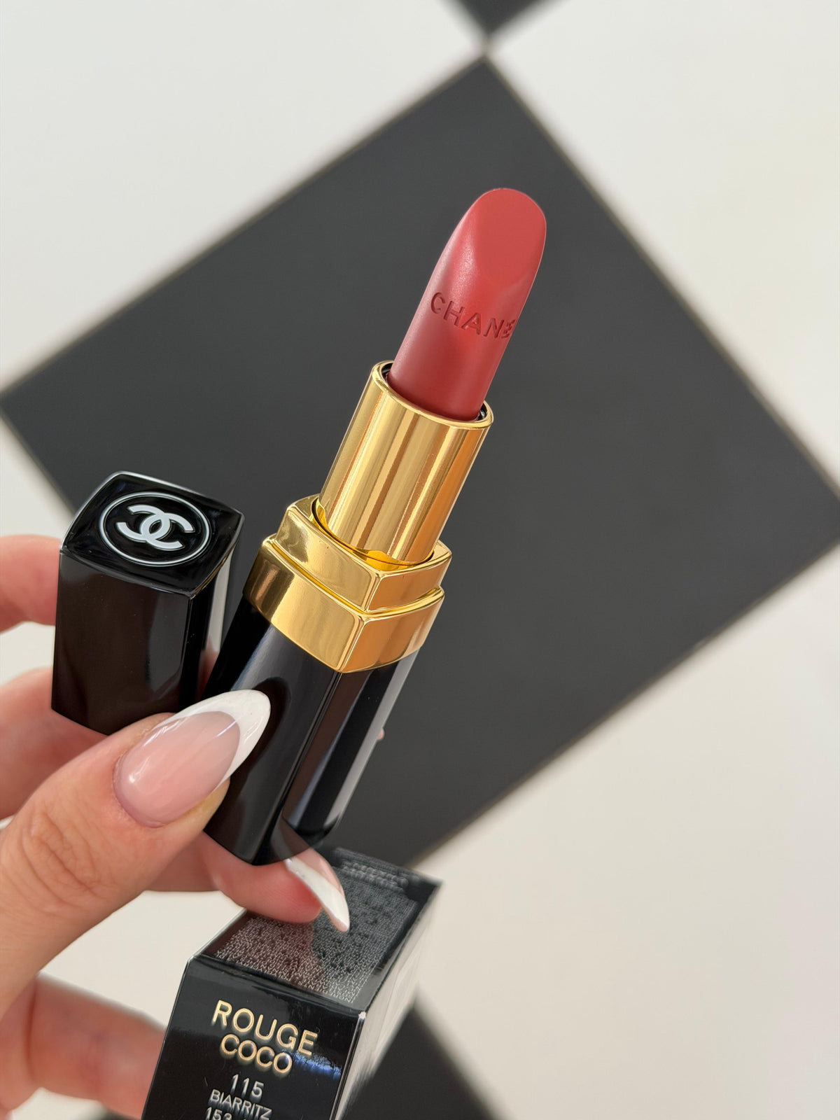CHANEL Rouge Coco (115)
Ultra Hydrating Lipstick