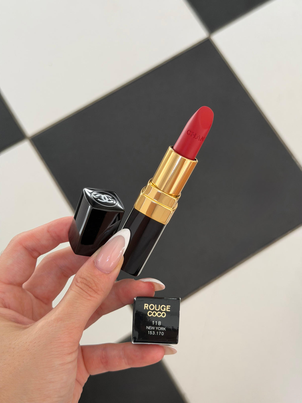 CHANEL Rouge Coco (118)
Ultra Hydrating Lipstick