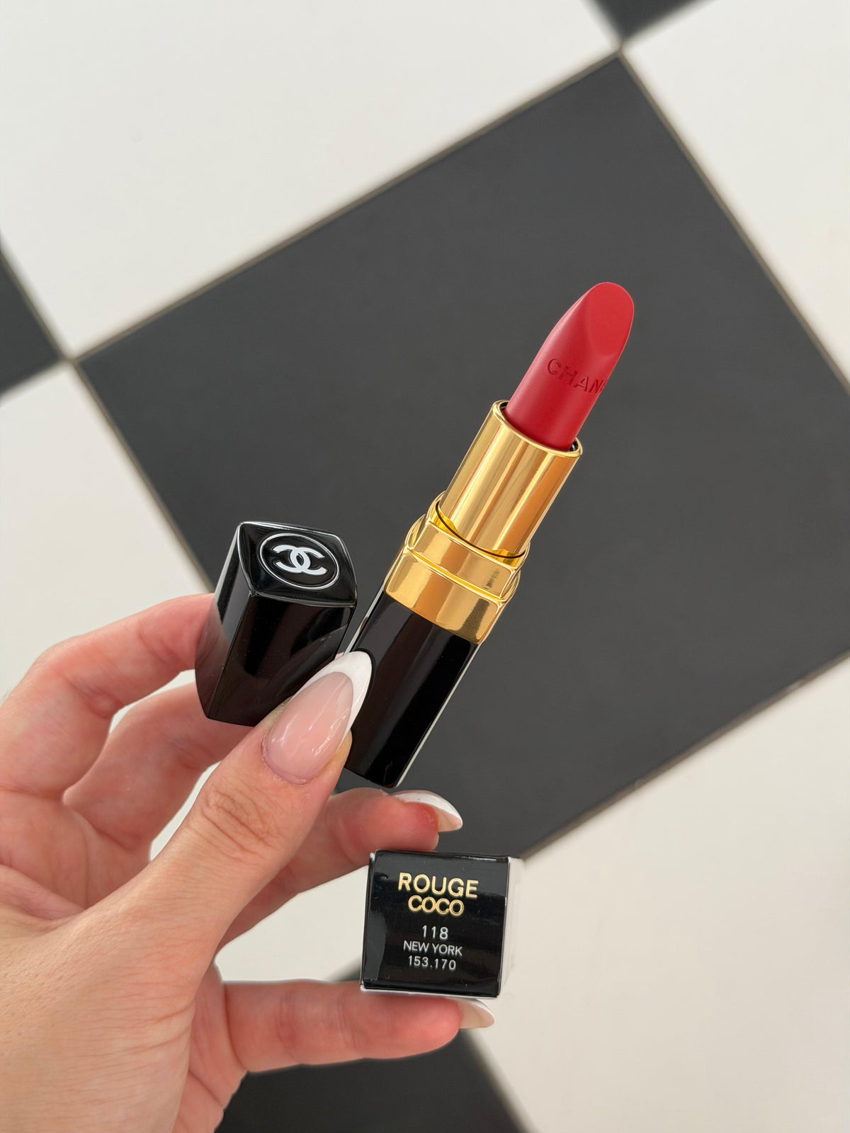 CHANEL Rouge Coco (118)
Ultra Hydrating Lipstick