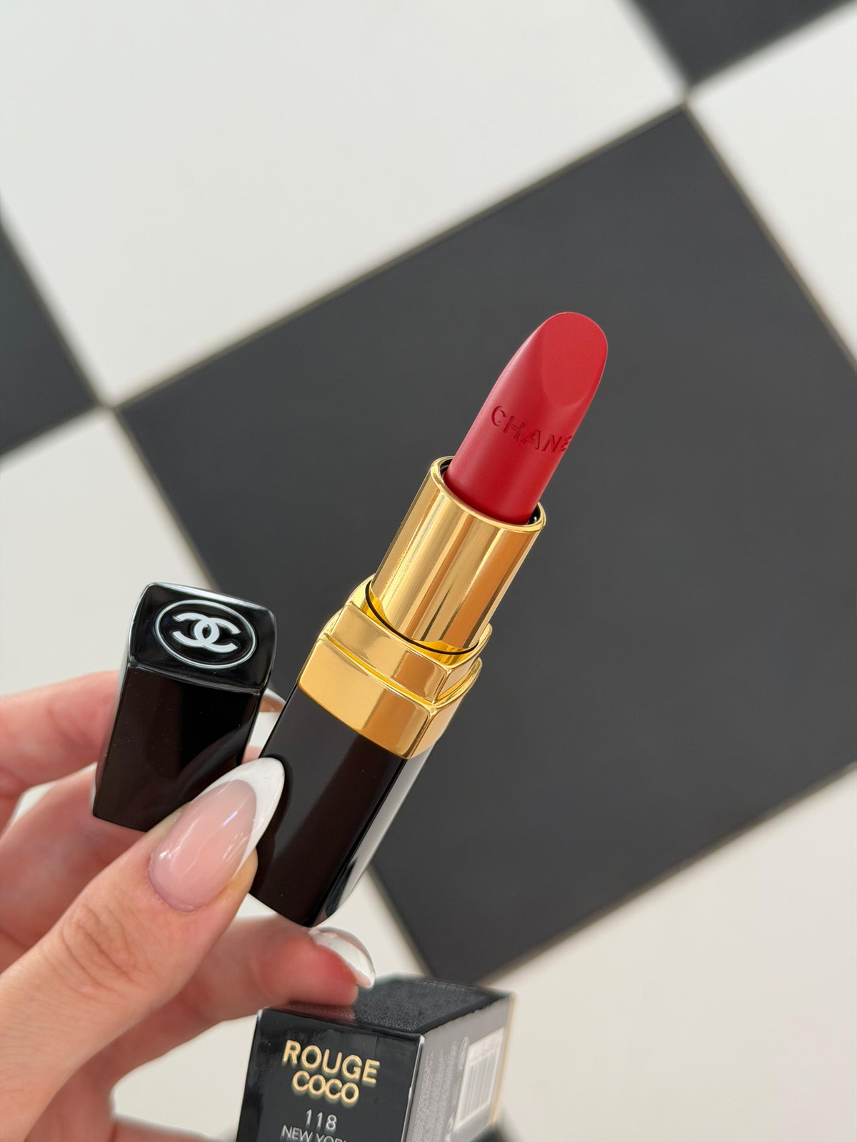CHANEL Rouge Coco (118)
Ultra Hydrating Lipstick