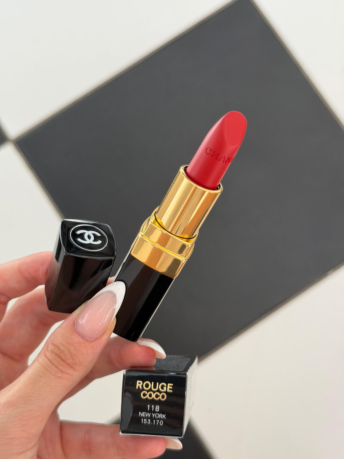 CHANEL Rouge Coco (118)
Ultra Hydrating Lipstick