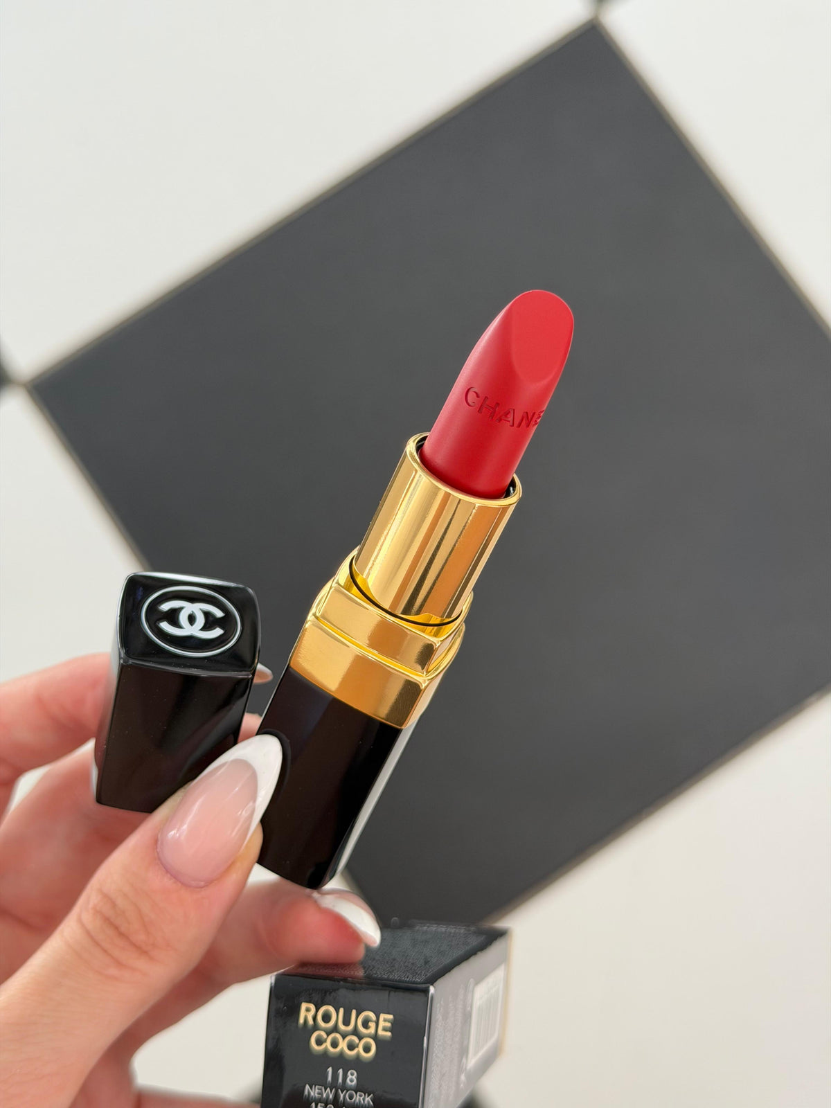 CHANEL Rouge Coco (118)
Ultra Hydrating Lipstick