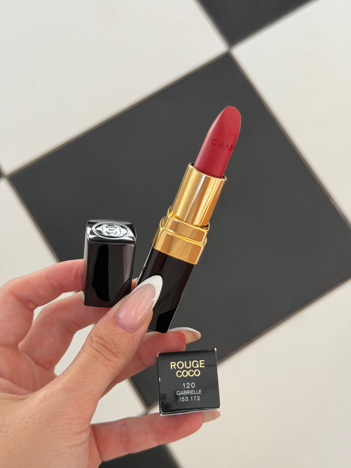 CHANEL Rouge Coco (120)
Ultra Hydrating Lipstick