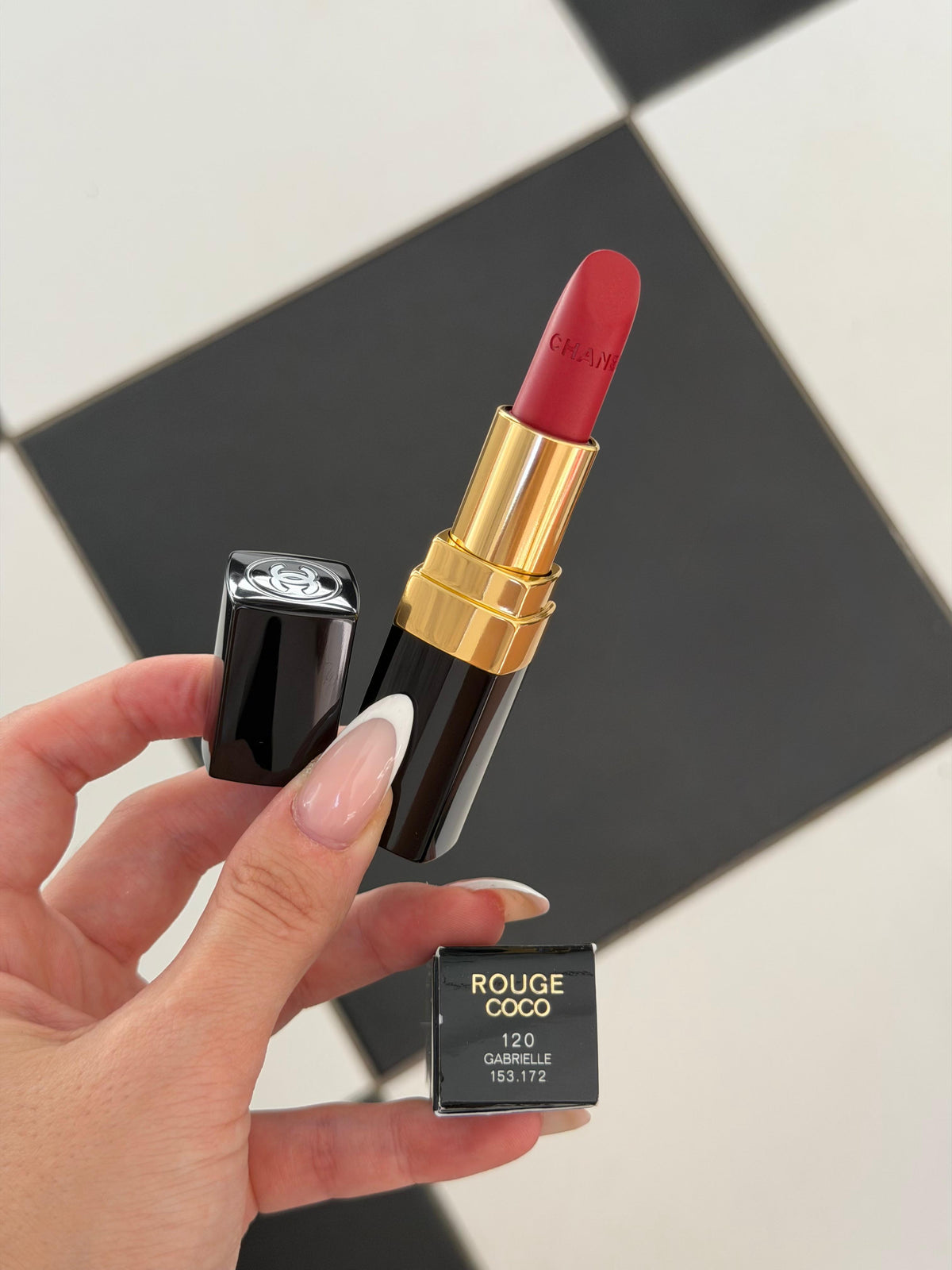 CHANEL Rouge Coco (120)
Ultra Hydrating Lipstick
