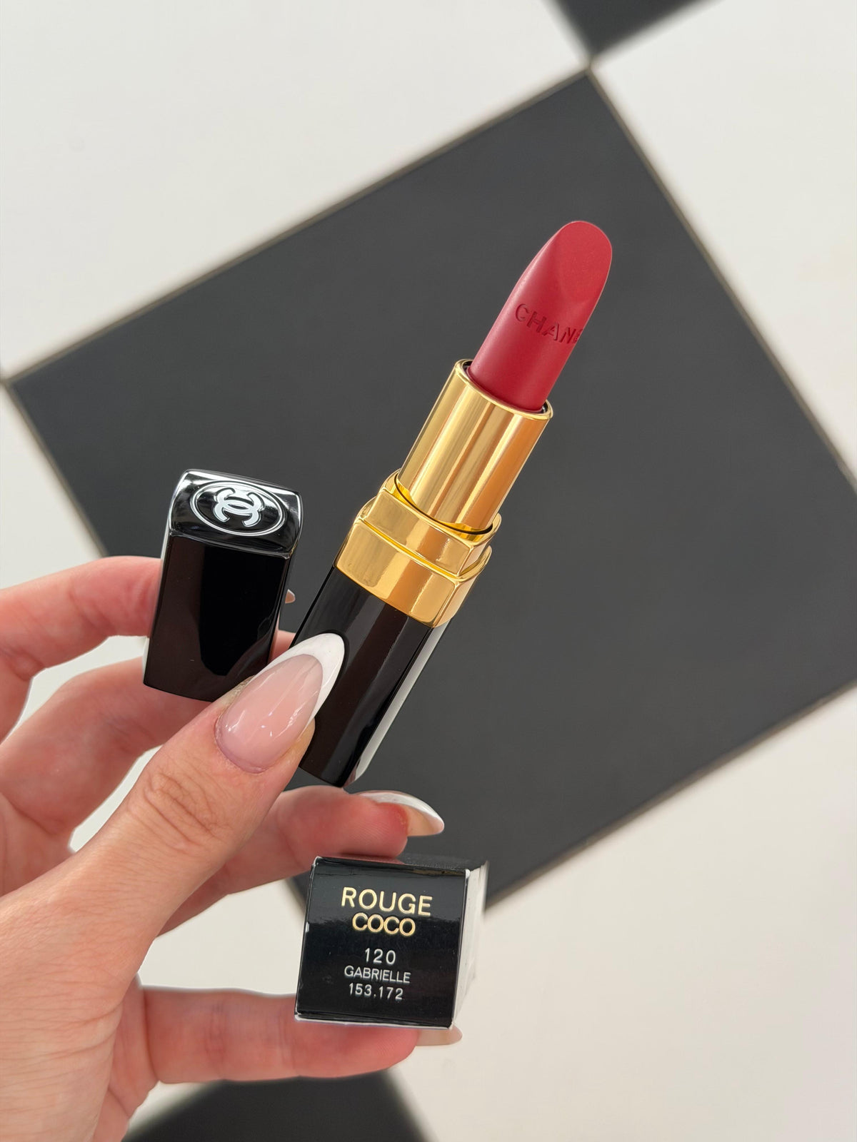 CHANEL Rouge Coco (120)
Ultra Hydrating Lipstick