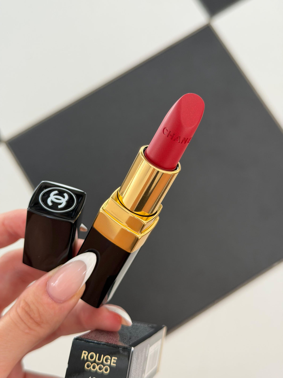 CHANEL Rouge Coco (120)
Ultra Hydrating Lipstick
