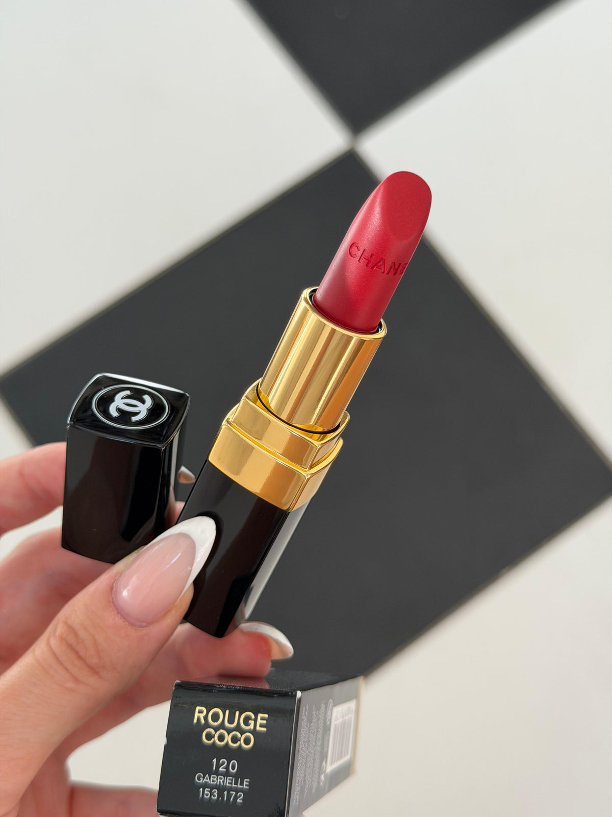 CHANEL Rouge Coco (120)
Ultra Hydrating Lipstick
