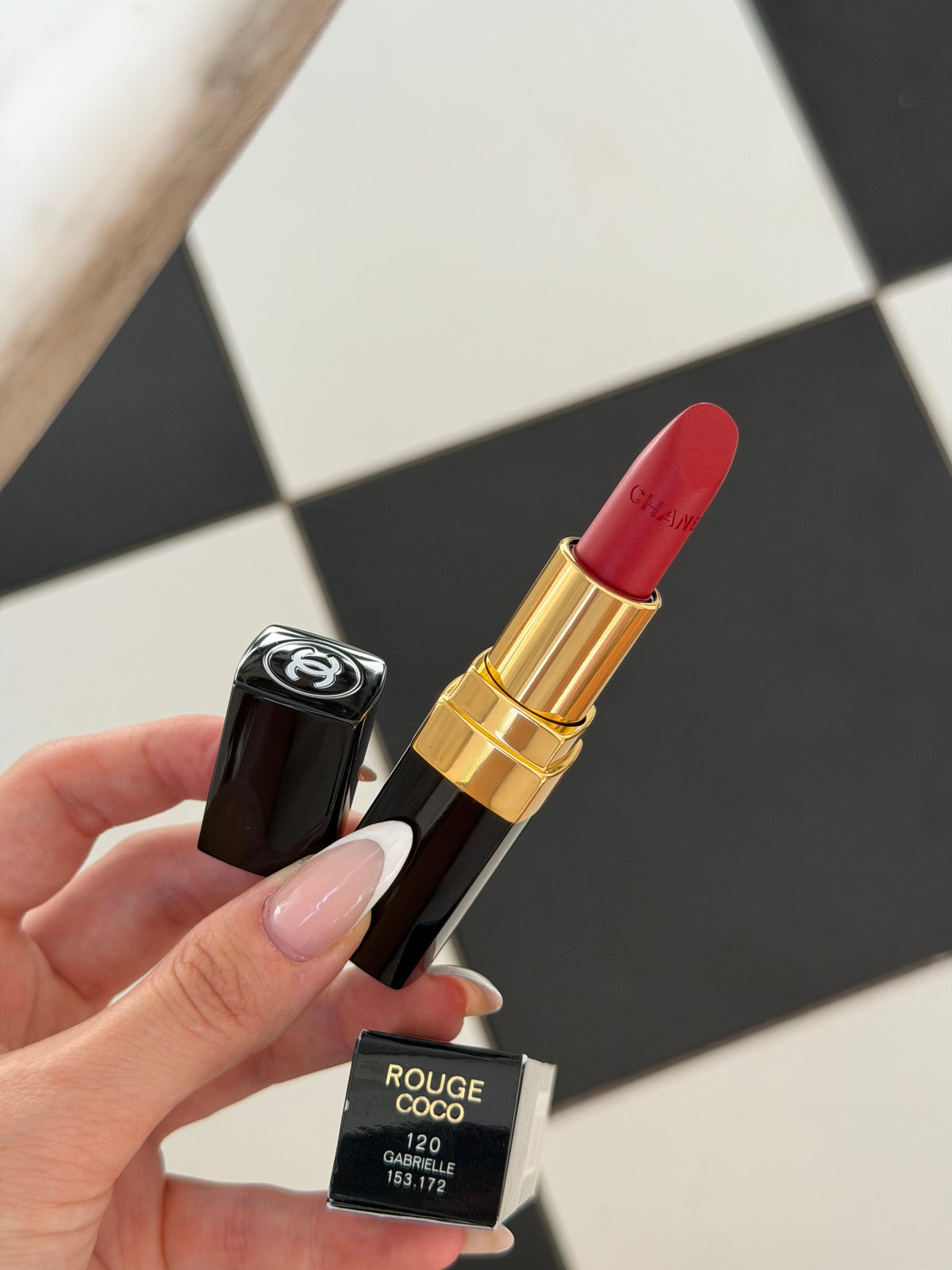 CHANEL Rouge Coco (120)
Ultra Hydrating Lipstick