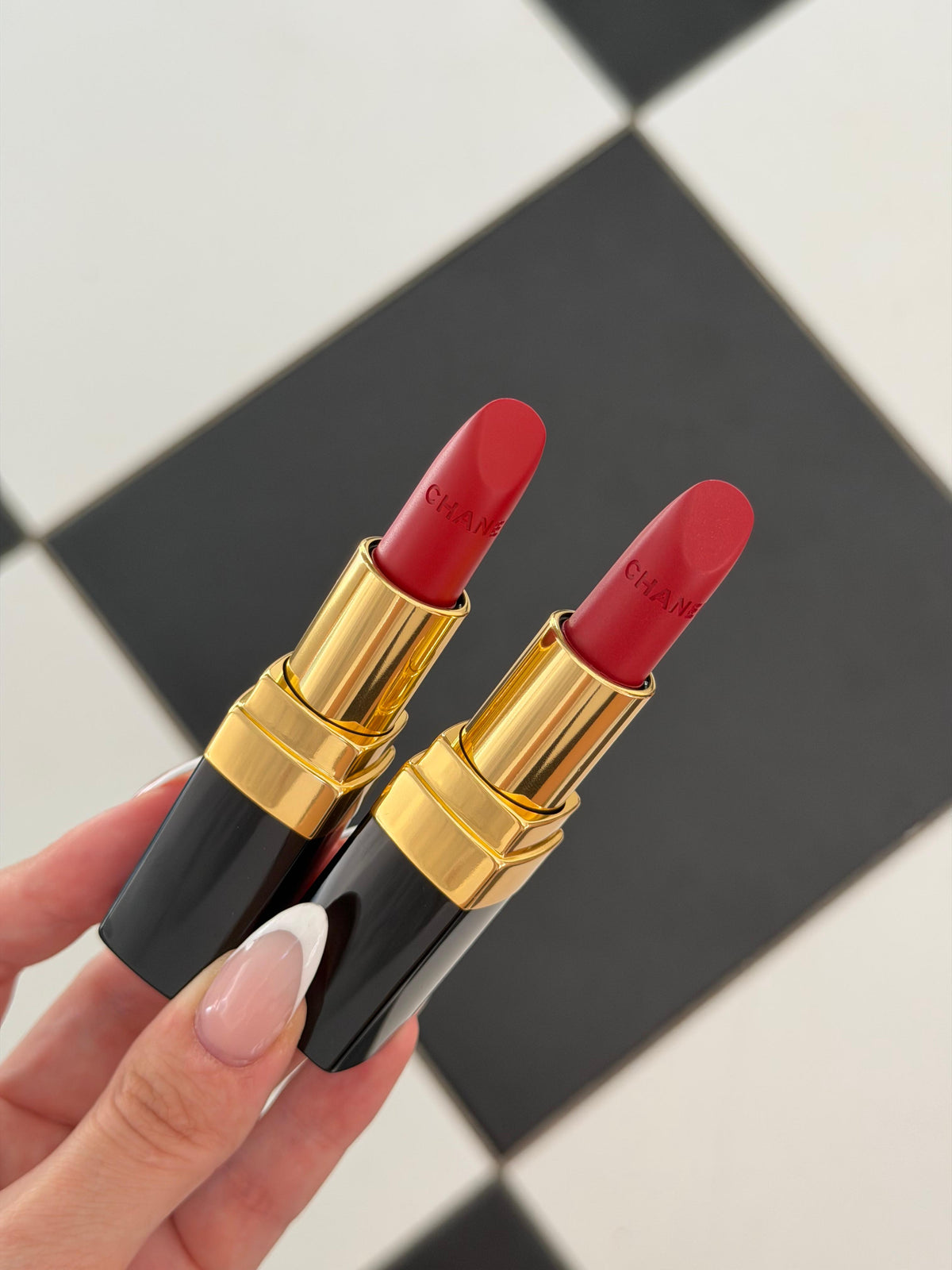CHANEL Rouge Coco (120)
Ultra Hydrating Lipstick