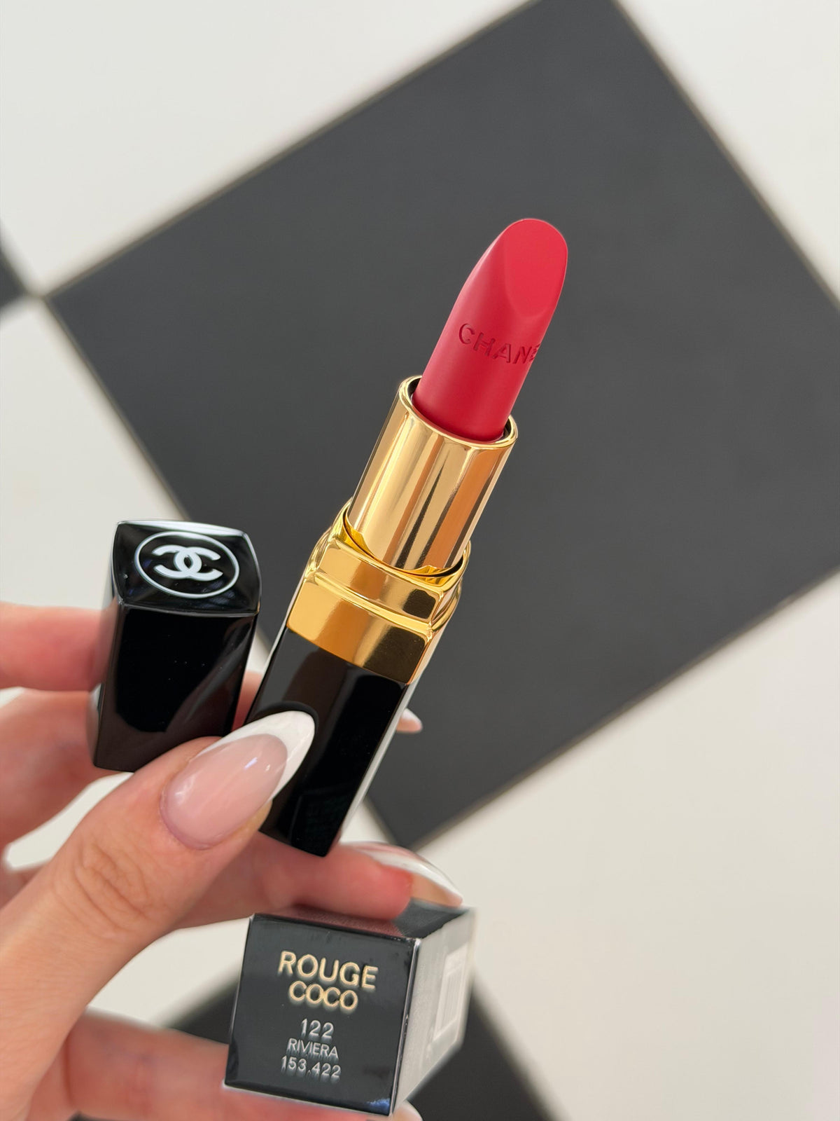 CHANEL Rouge Coco (122)
Ultra Hydrating Lipstick