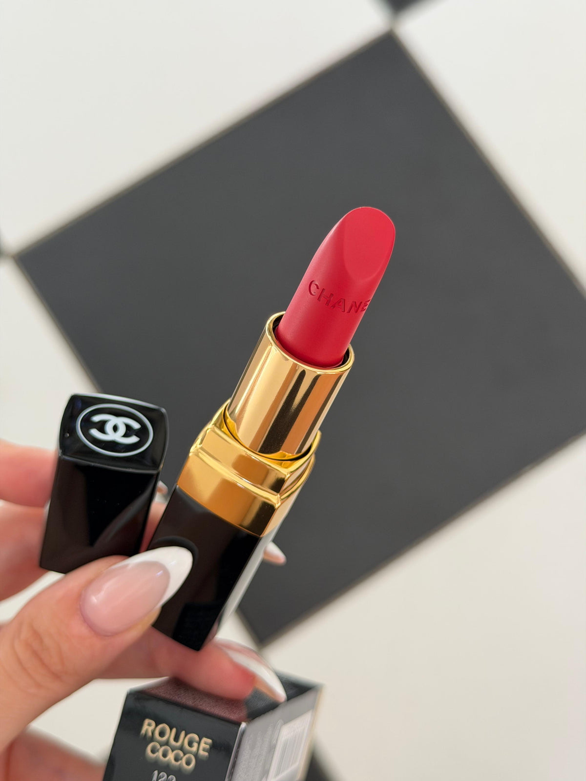 CHANEL Rouge Coco (122)
Ultra Hydrating Lipstick