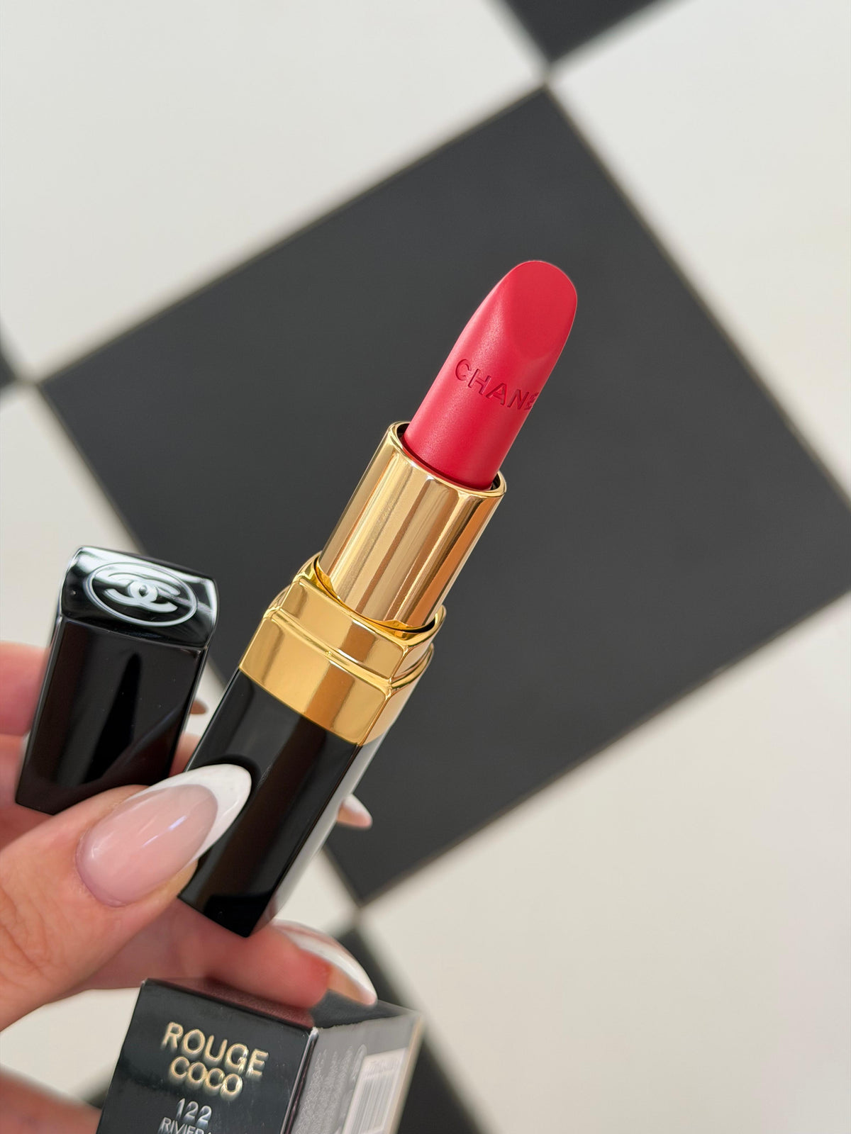 CHANEL Rouge Coco (122)
Ultra Hydrating Lipstick